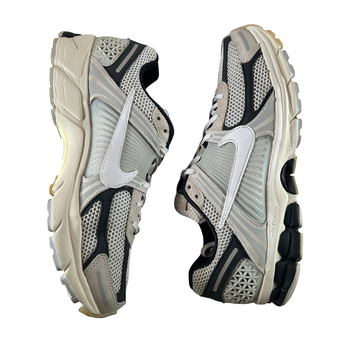 FN7649 110 Nike Zoom Vomero 5 Supersonic Light Bone Black [USED] - 10.5 M (Used)