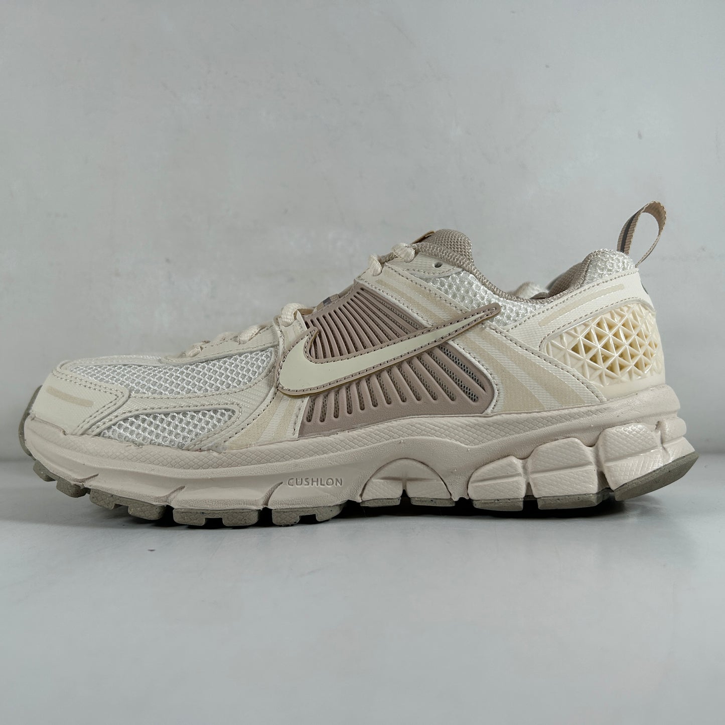 HF6998 101 Nike Zoom Vomero 5 Pale Ivory (GS) [USED] - 5.5 Y (Used)