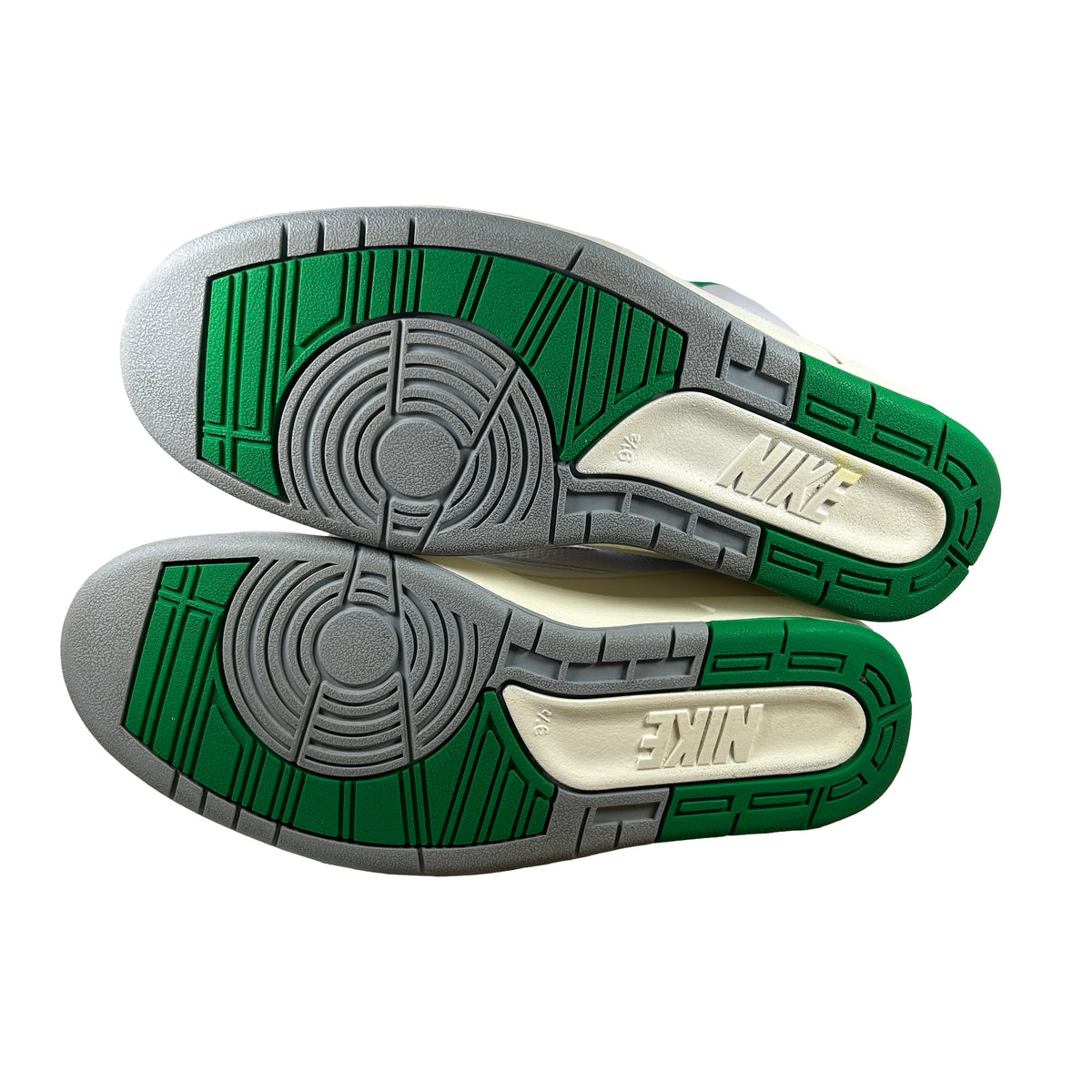 DR8884 103 Jordan 2 Retro Lucky Green - 9.5 M (Used3)
