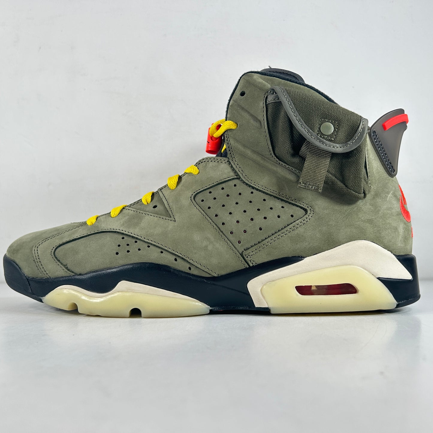 CN1084 200 Jordan 6 Retro Travis Scott [USED] - 13 M (Used)