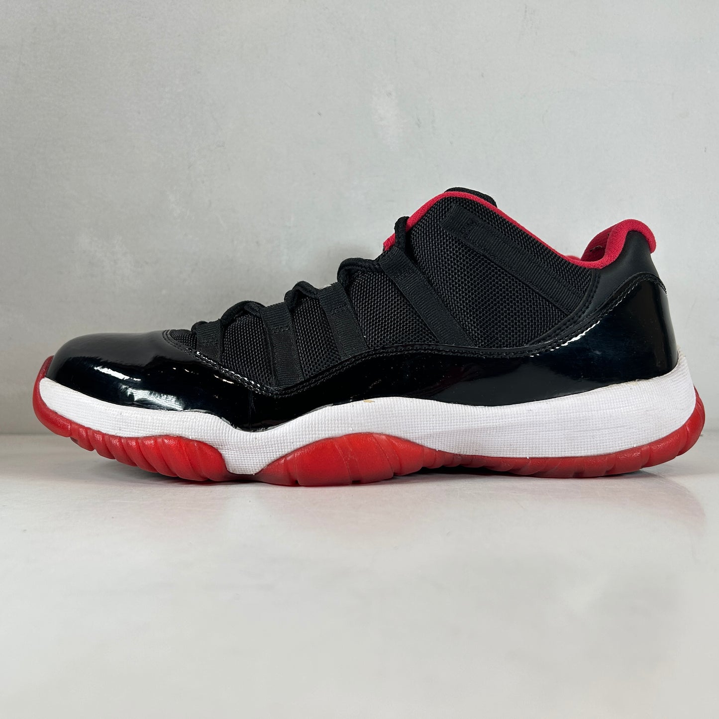 528895 012 Jordan 11 Retro Low Bred [USED] - 11 M (Used)