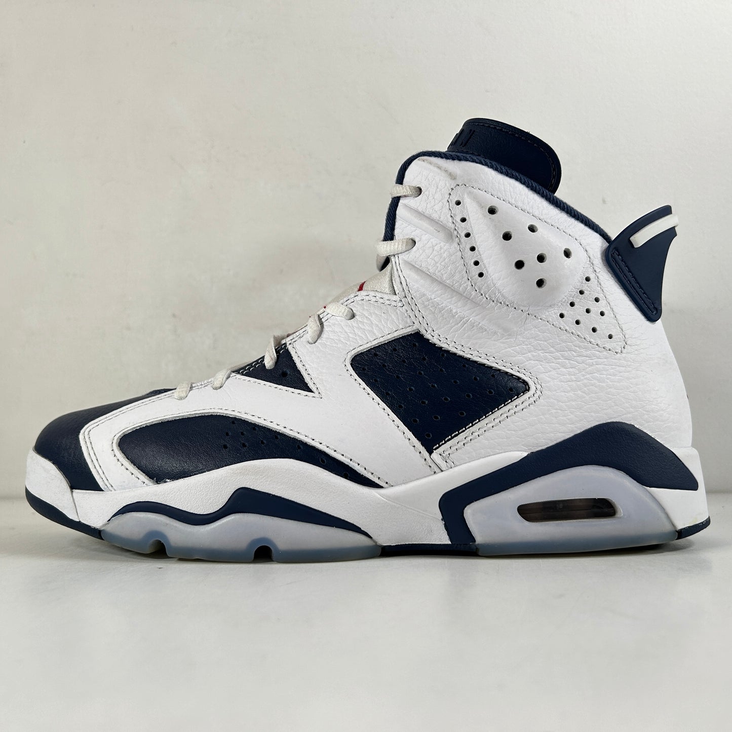 CT8529 164 Jordan 6 Retro Olympic (2024) - 9 M (Used)