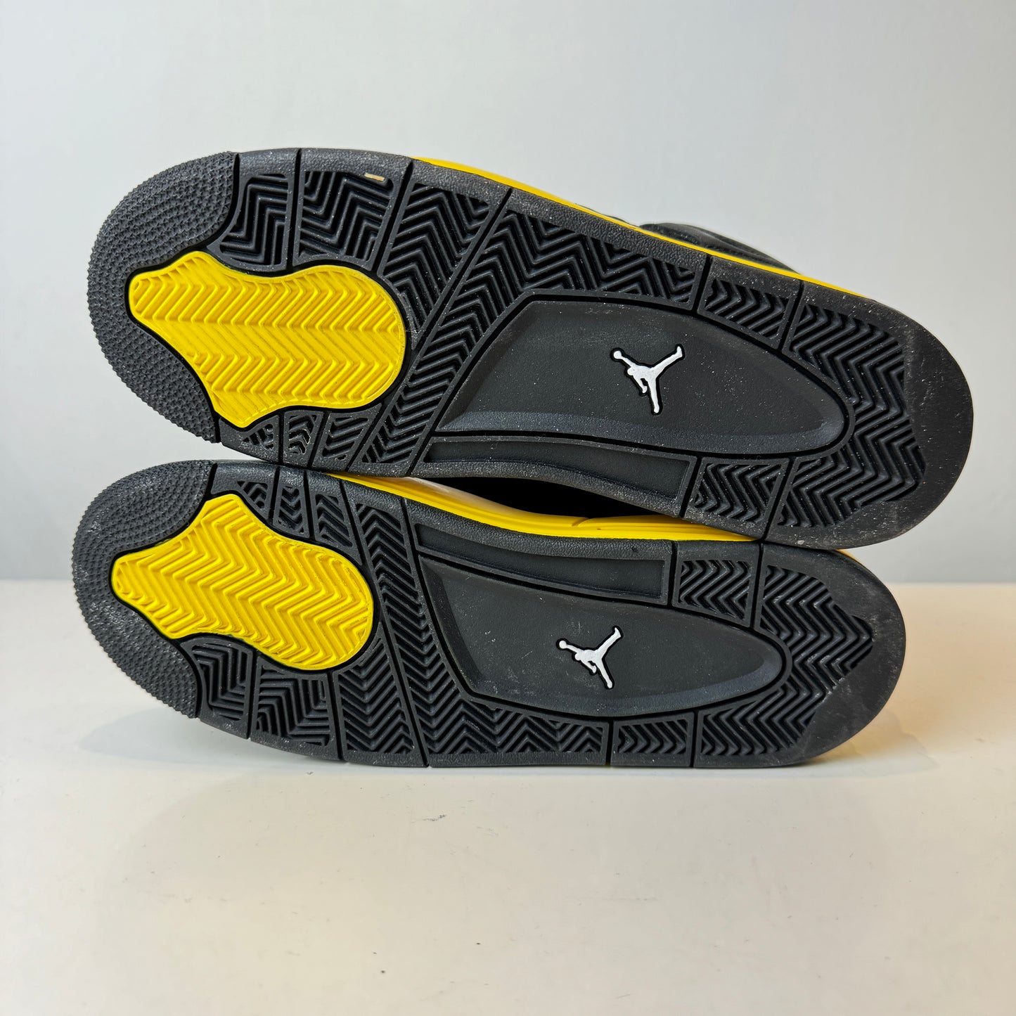 408452 008 Jordan 4 Retro Thunder (2012) (GS) [USED] - 7 Y (VNDS) (No Box)