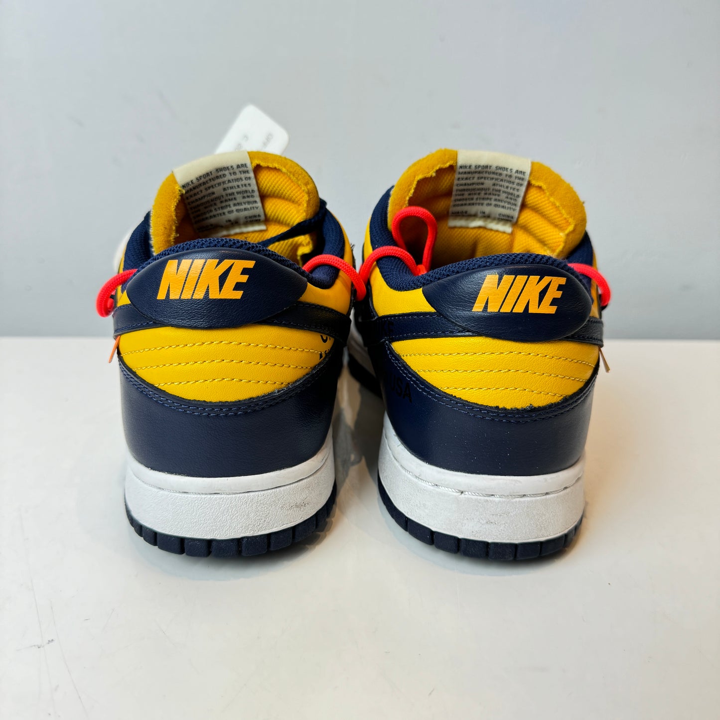 CT0856 700 Dunk Low Off-White University Gold [USED] - 10 M (Used)