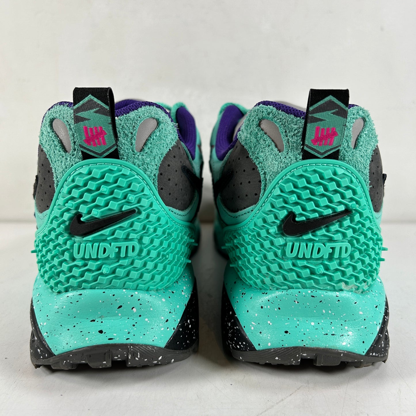 FN7546 301 Nike Air Terra Humara Undefeated Light Menta [USED] - 9.5 M (Used)