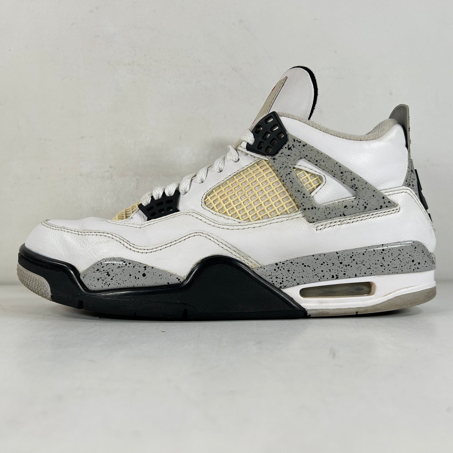 840606 192 Jordan 4 White Cement [USED] - 9 M (Used) (No Box)