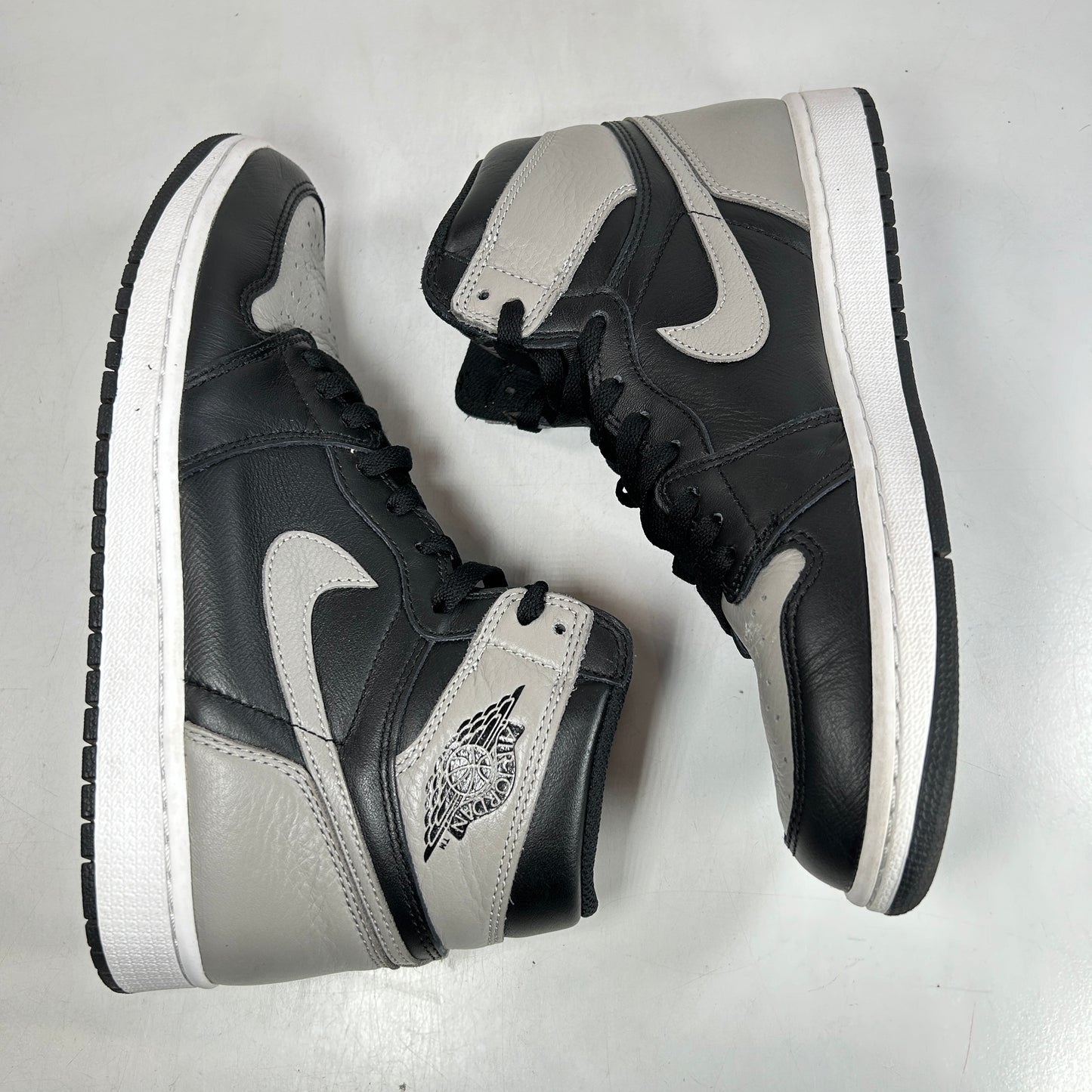 555088 013 Jordan 1 Sombra (2018)