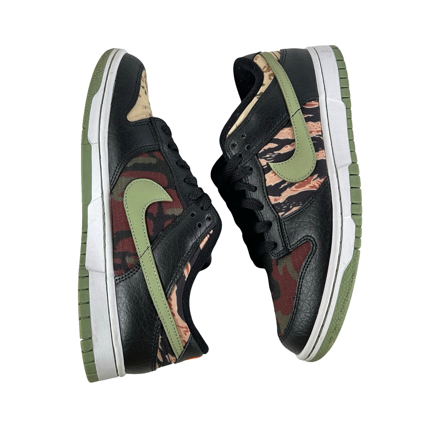 DH0957 001 Nike Dunk Low Loco Camuflaje