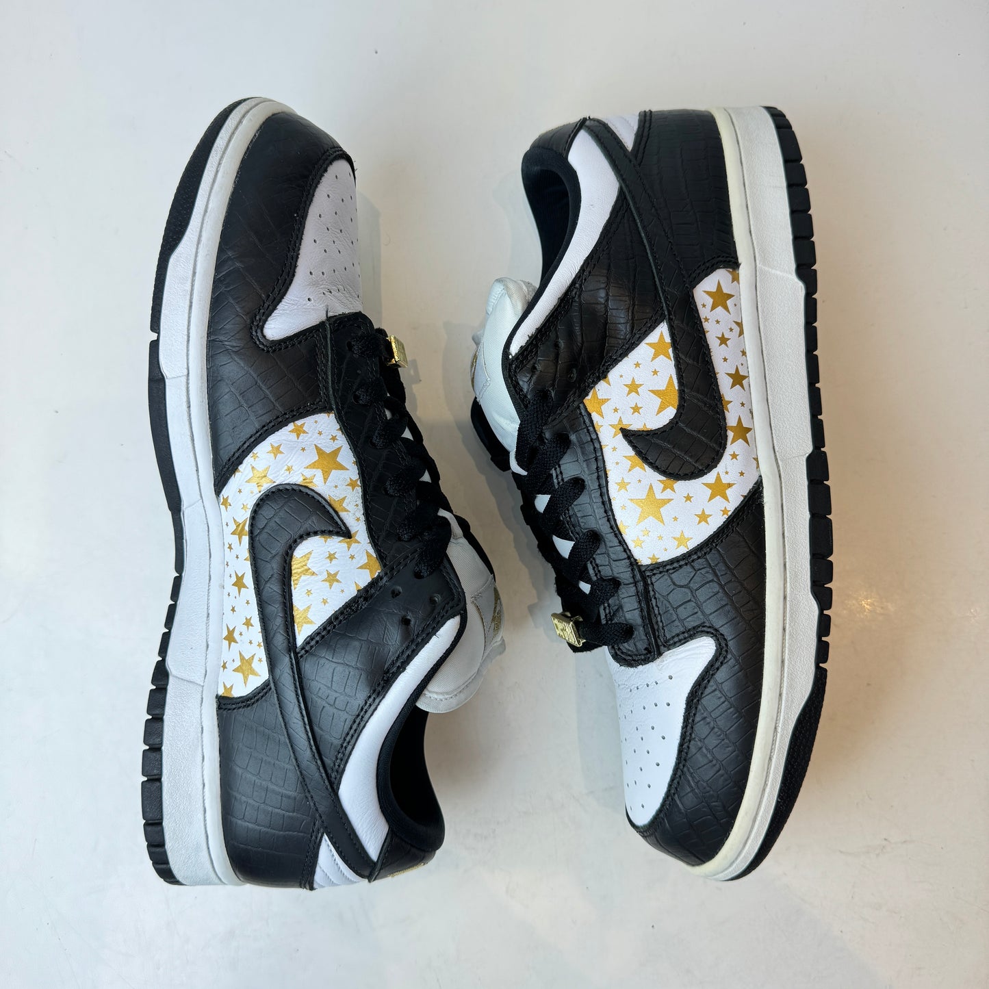 DH3228 102 Dunk SB Low Supreme Black [USED] - 10.5 M (Used)