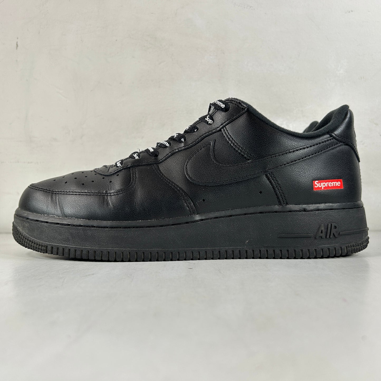 CU9225 001 Air Force 1 Low Supreme Black [USED] - 10 M (Used3)