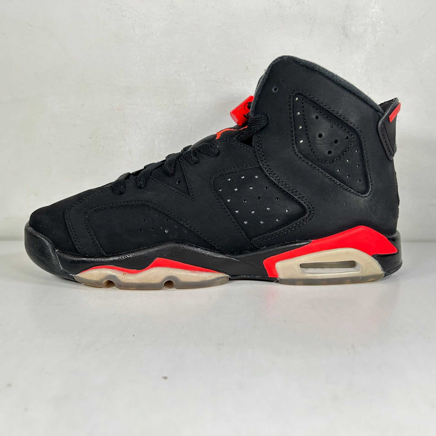 384665 060 Jordan 6 Retro Black Infrared (2019) (GS) [USED] - 6.5 Y (Used)