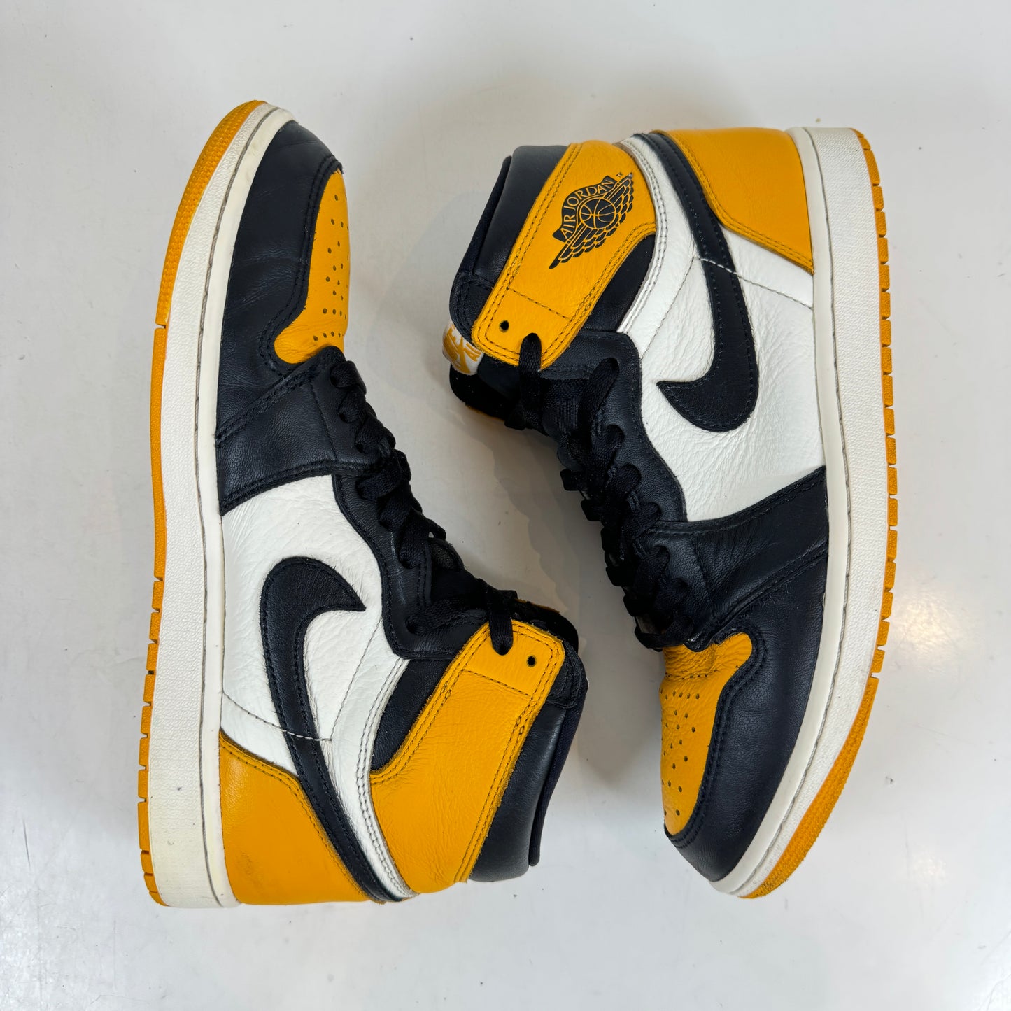 555088 711 Jordan 1 Retro High OG Yellow Toe [USED] - 10 M (Used)