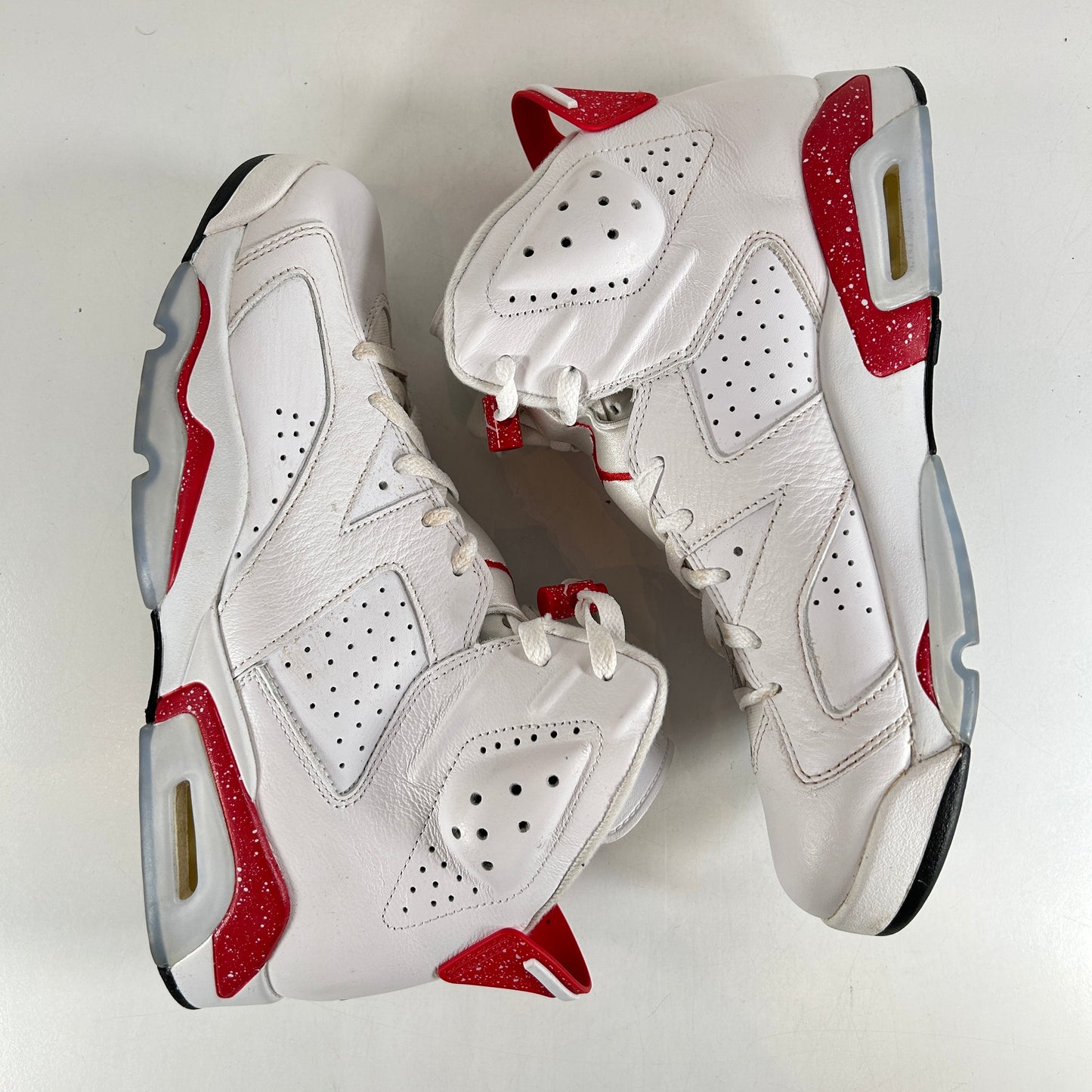 CT8529 162 Jordan 6 Retro Red Oreo [USED] - 10.5 M (Used)