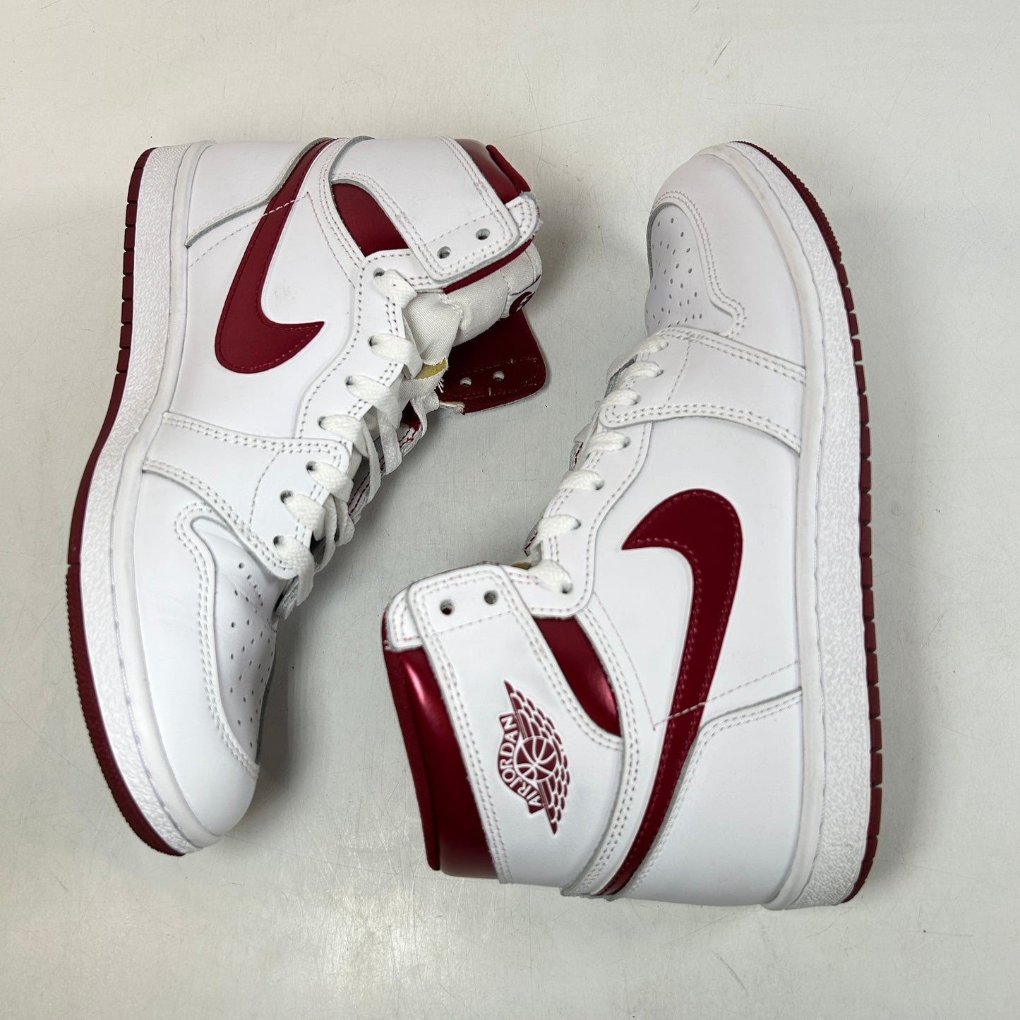 BQ4422 161 Jordan 1 Retro High 85 OG Metallic Burgundy [USED] - 8.5 M (Used)