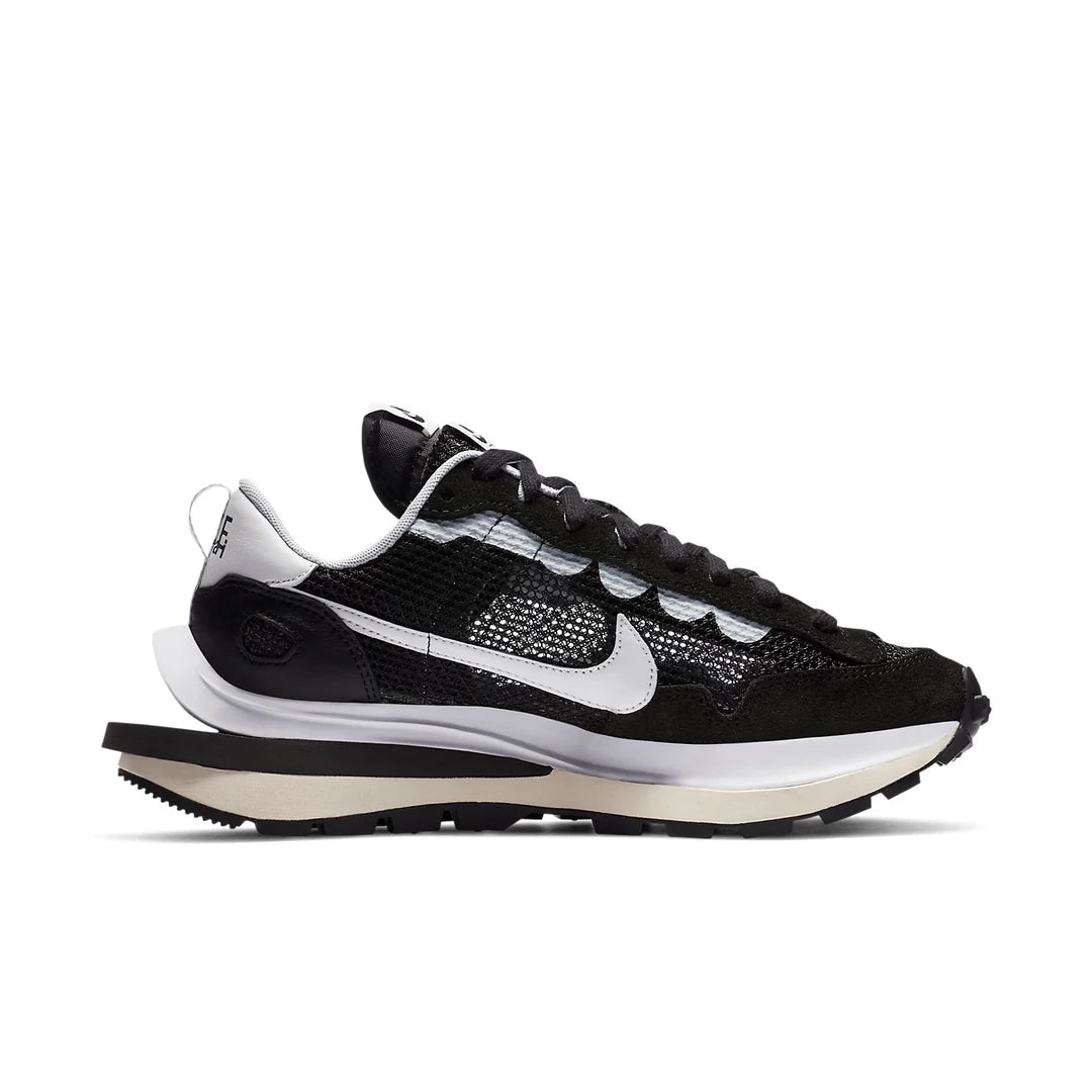 CV1363 001 Nike Vaporwaffle sacai Black White