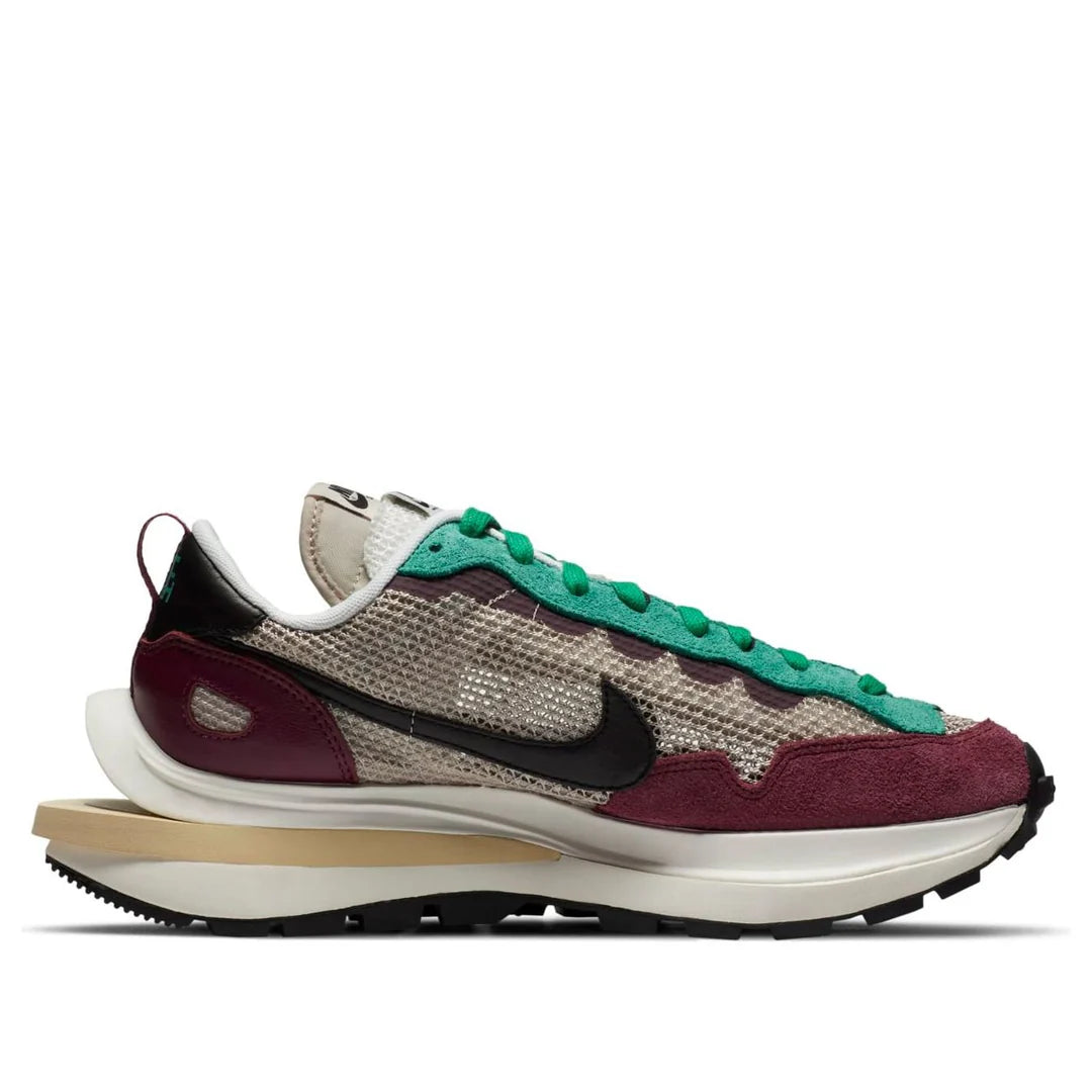 DD3035 200 Nike Vaporwaffle sacai Villain Red Neptune Green
