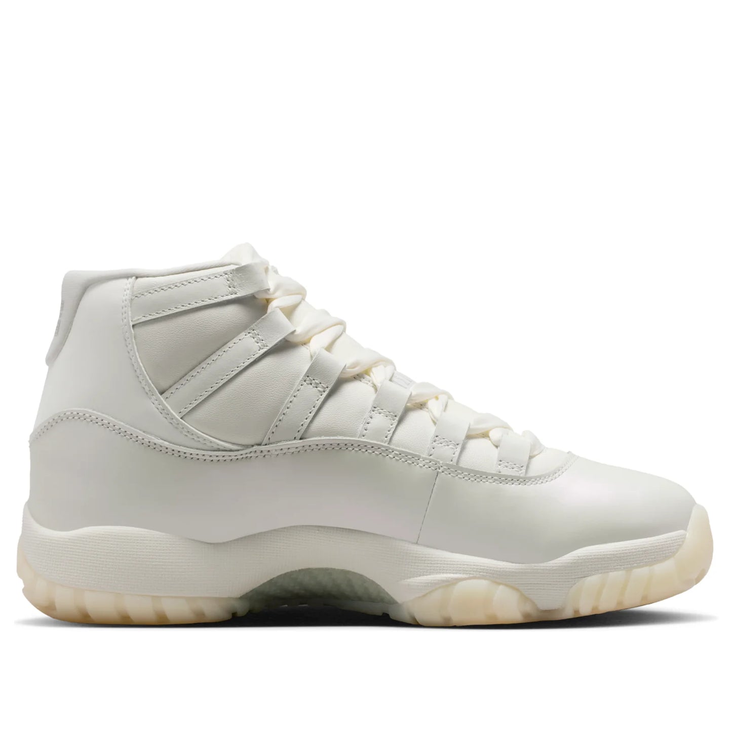 AR0715 110 Air Jordan 11 Retro Pearl (Women's)