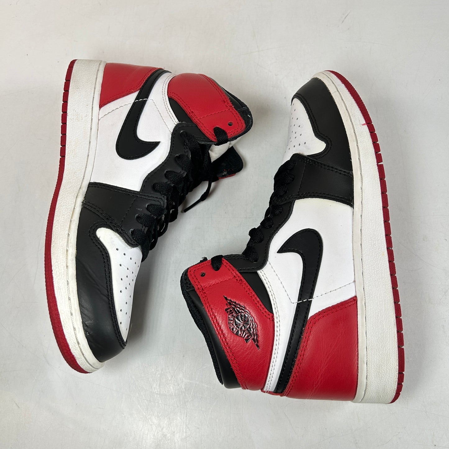 575441 125 Jordan 1 Retro Black Toe (2016) (GS) [USED] - 5.5 Y (Used2)