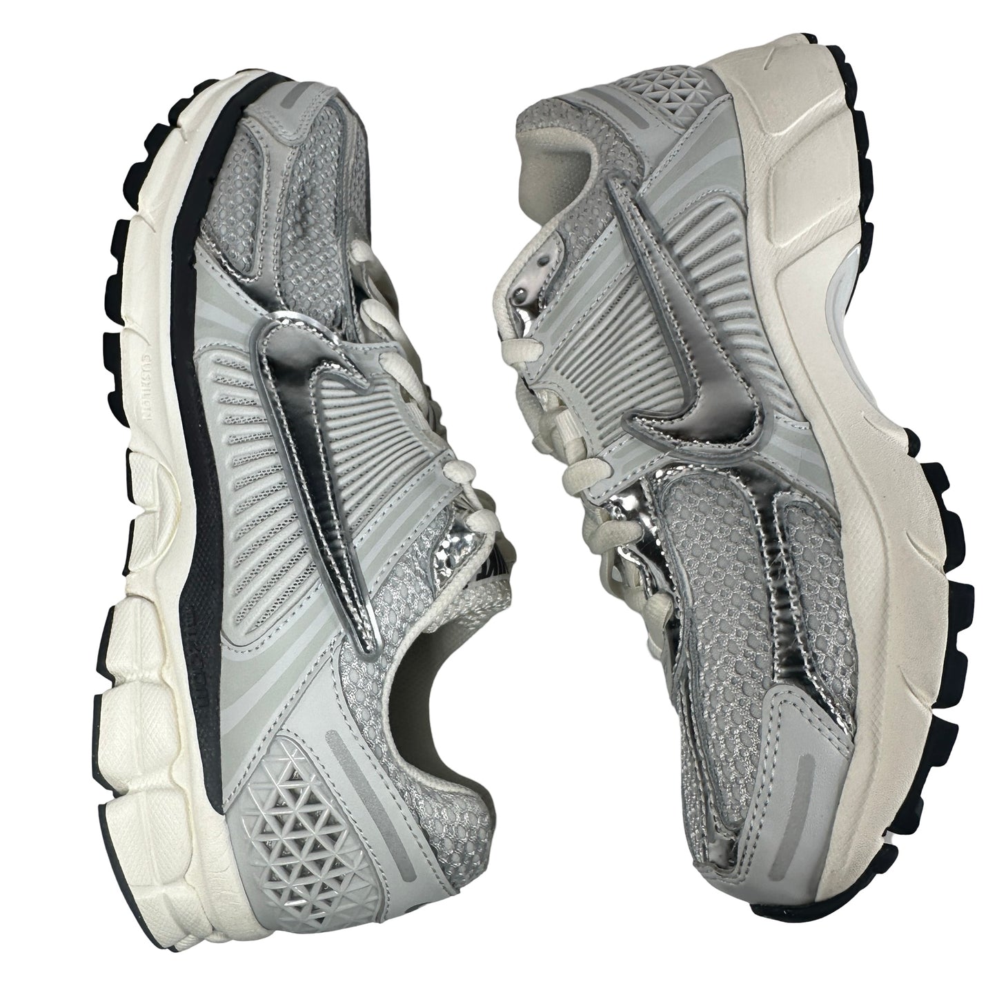 FD0884 025 Nike Zoom Vomero 5 Photon Dust Metallic Silver W [USED] - 10 W (VNDS)
