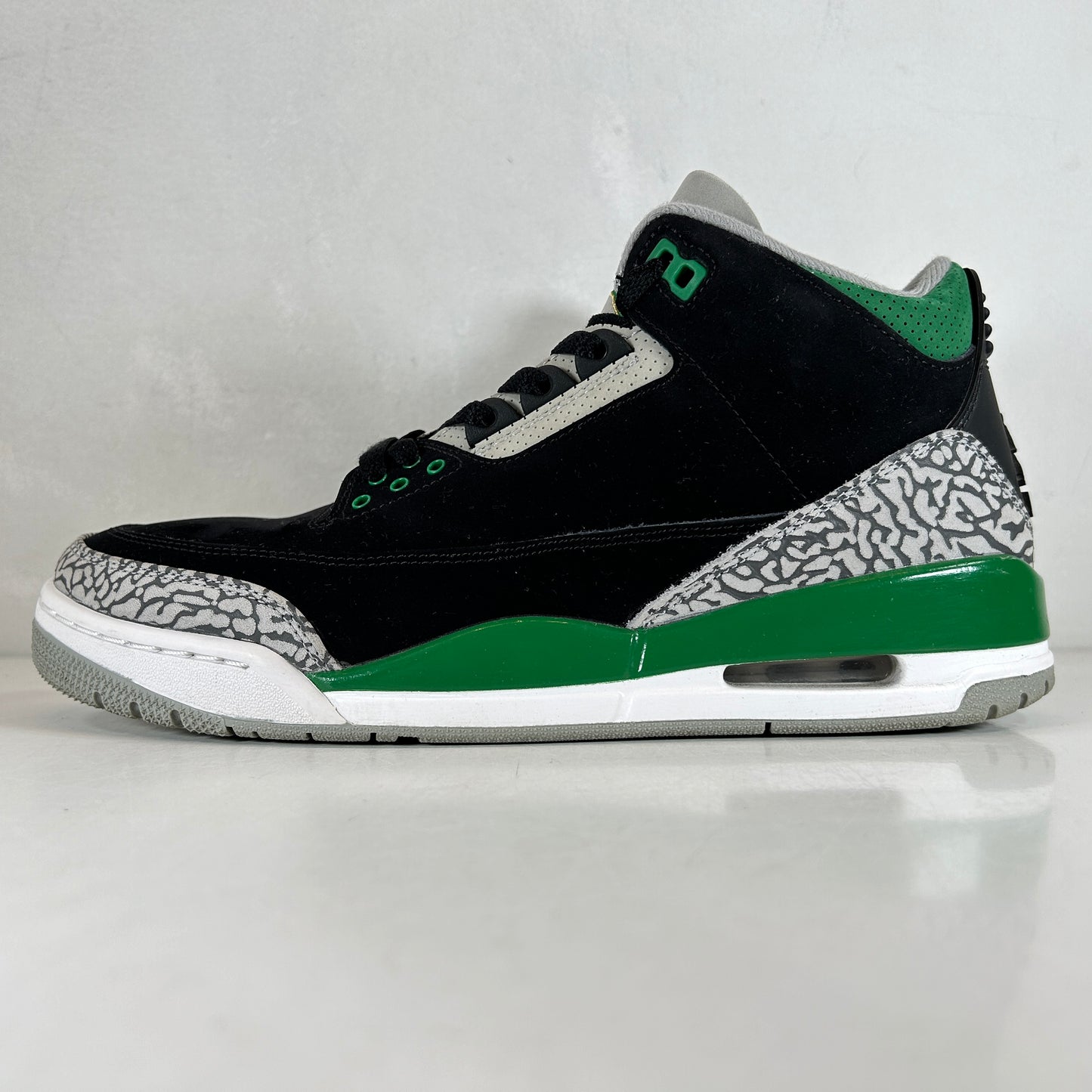 CT8532 030 Jordan 3 Retro Pine Green [USED] - 9.5 M (Used)