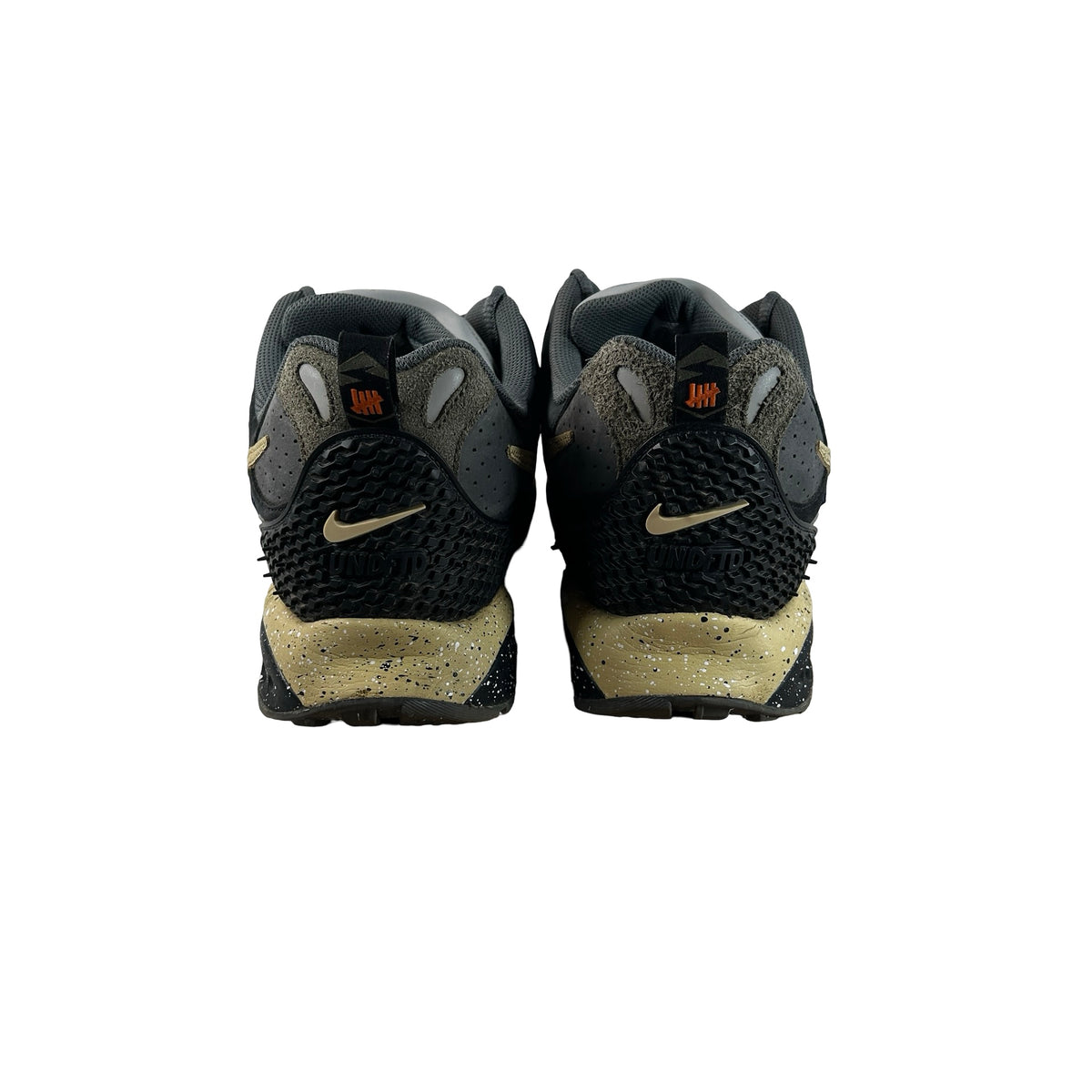 FN7546 300 Undefeated x Air Terra Humara Cargo Khaki [USED] - 13 M (Used3)