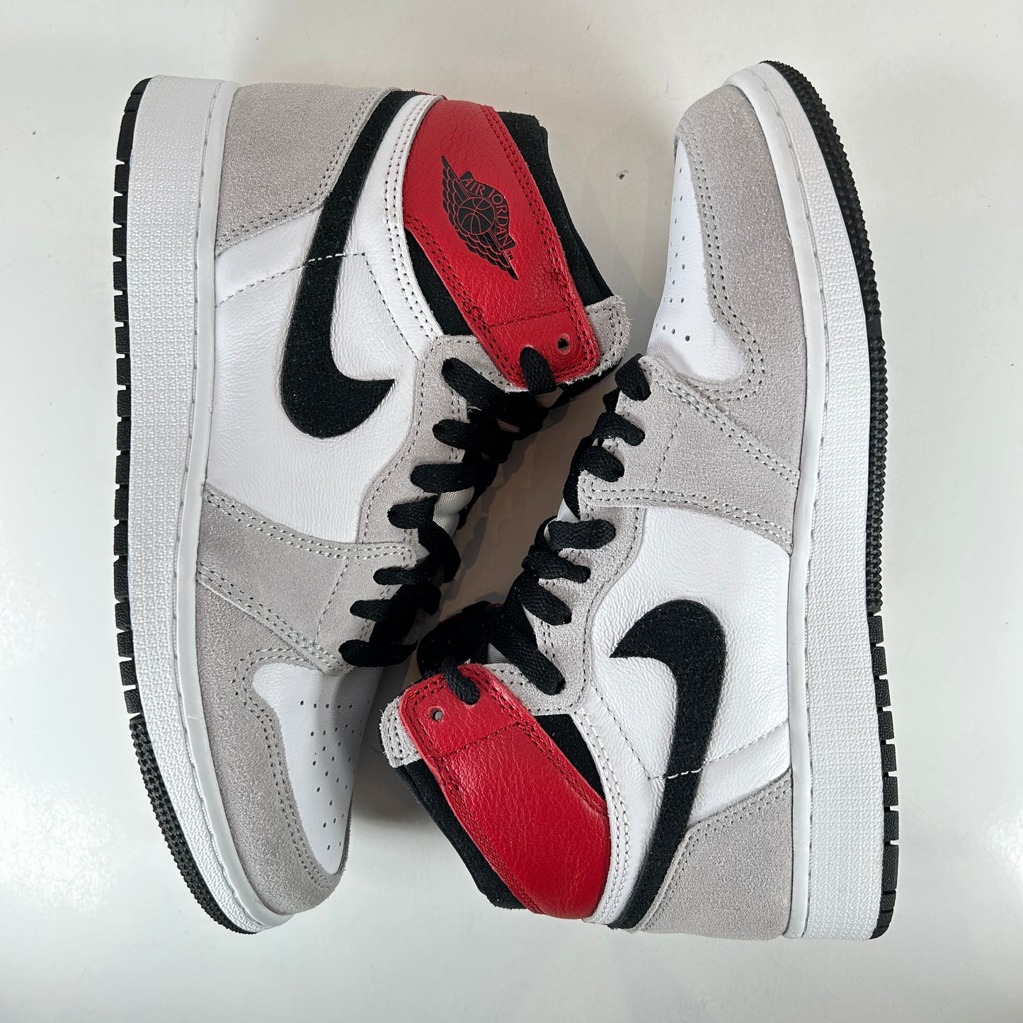 575441 126 Jordan 1 Retro High Light Smoke Grey (GS) [USED] - 6 Y (Used)