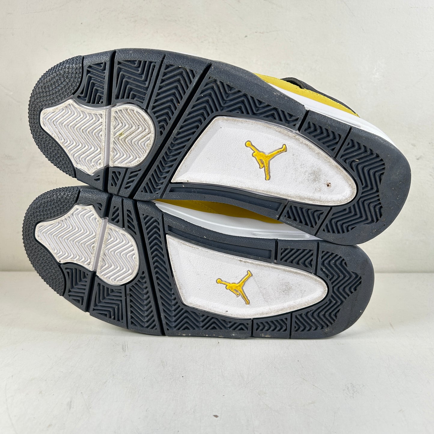 408452 700 Jordan 4 Retro Lightning (GS) [USED] - 5.5 Y (VNDS)