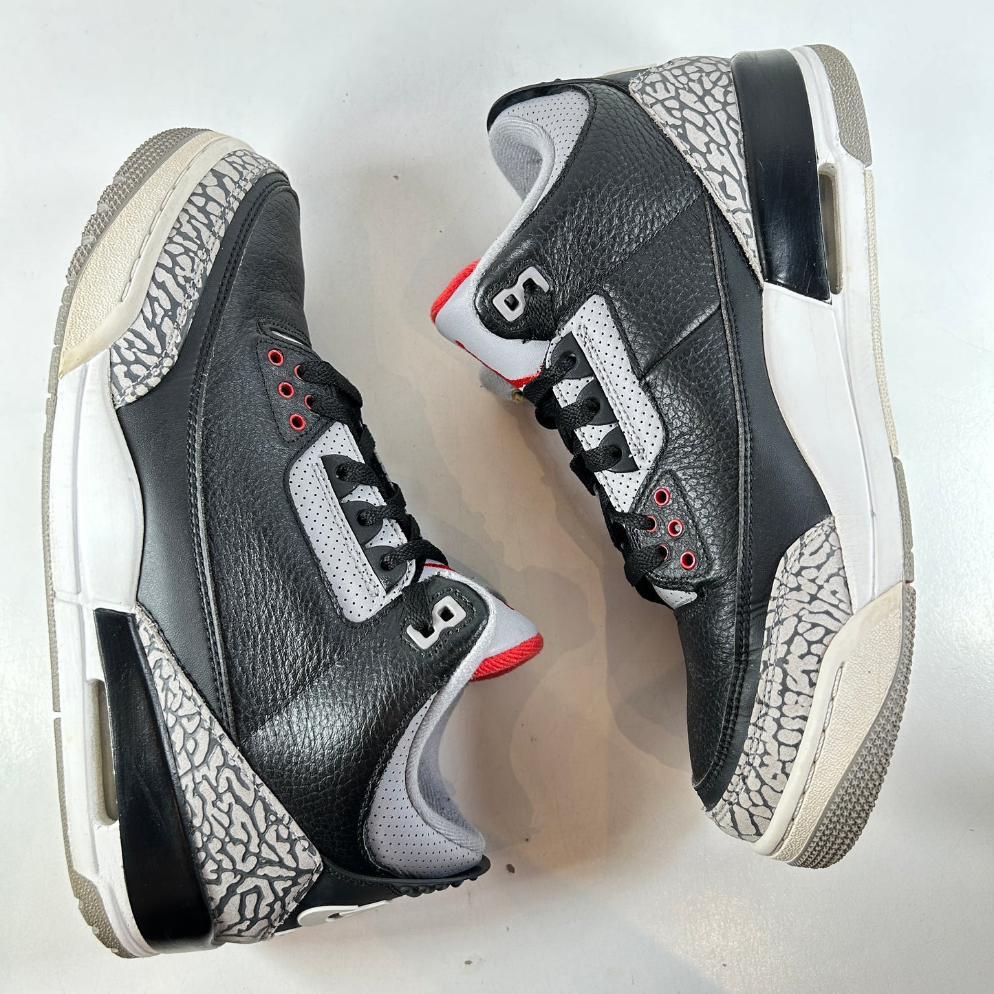 854262 001 Jordan 3 Black Cement 2018 [USED] - 9.5 M (Used2)