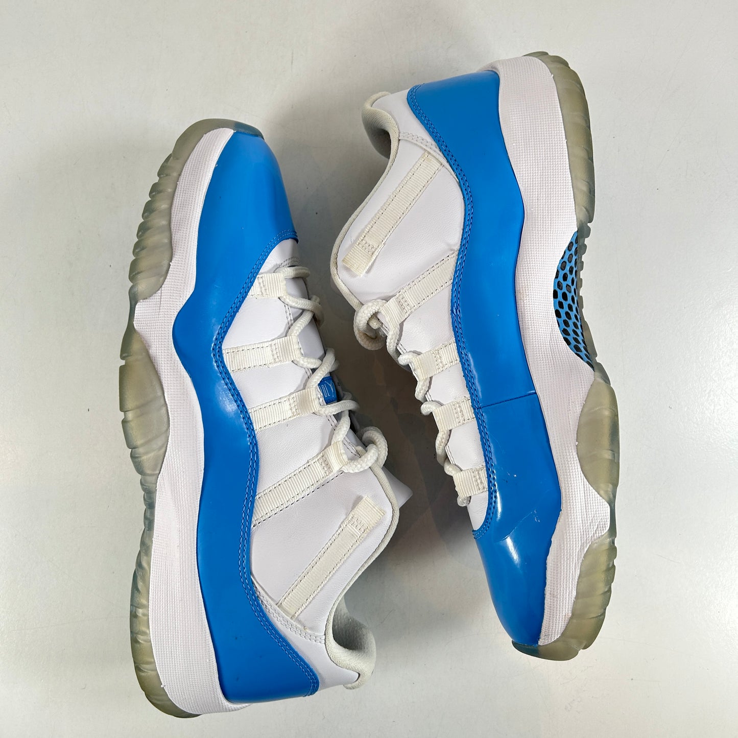 528895 106 Jordan 11 Retro Low University Blue (2017) [USED] - 10.5 M (VNDS) (Replace Box) (No Lid)