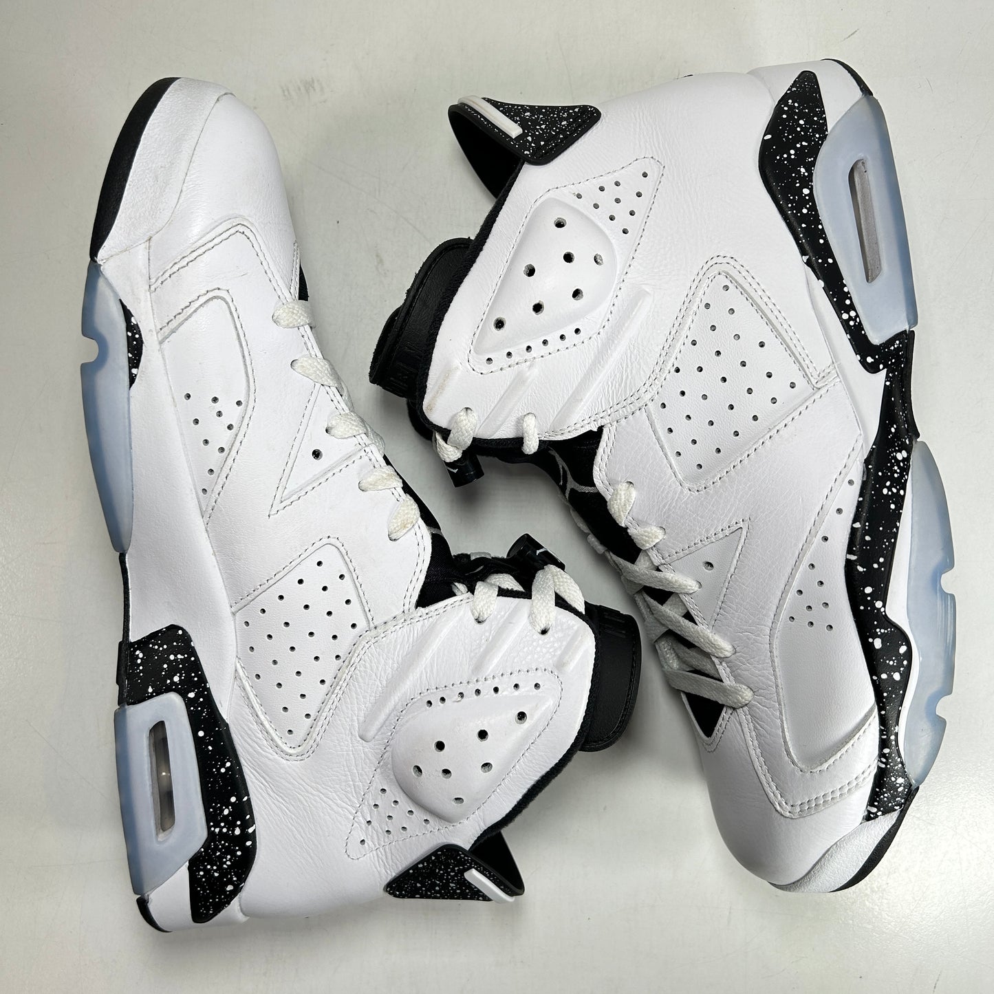 CT8529 112 Jordan 6 Retro Reverse Oreo [USED] - 11 M (Used)