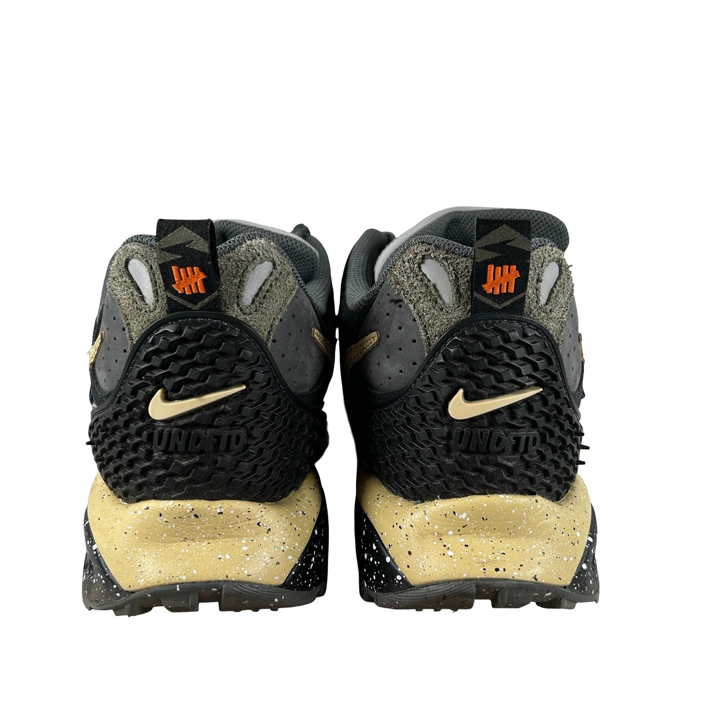 FN7546 300 Undefeated x Air Terra Humara 'Cargo Khaki' [USED] - 7.5 M (Used)