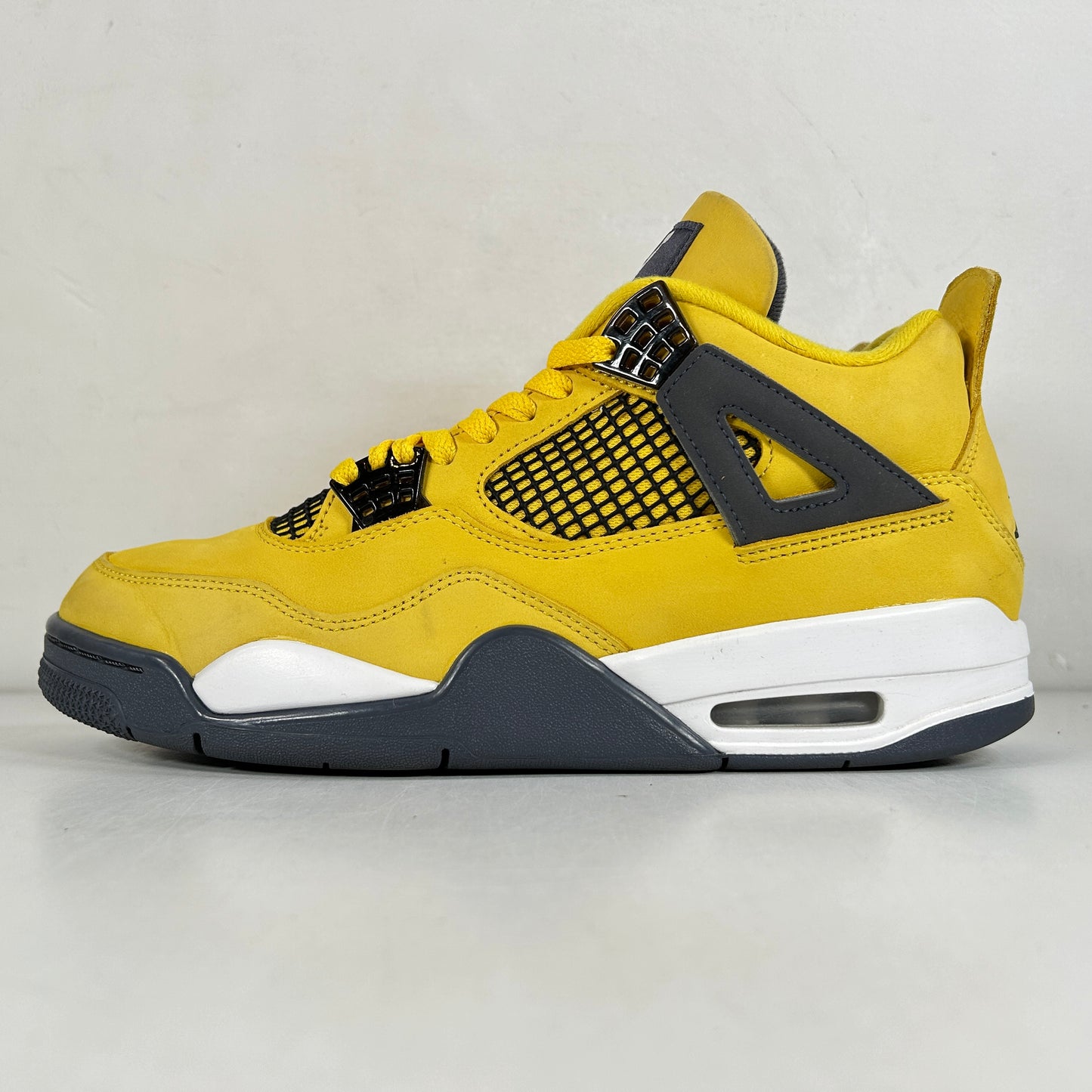 CT8527 700 Jordan 4 Retro Lightning (2021) [USED] - 9.5 M (Used4)