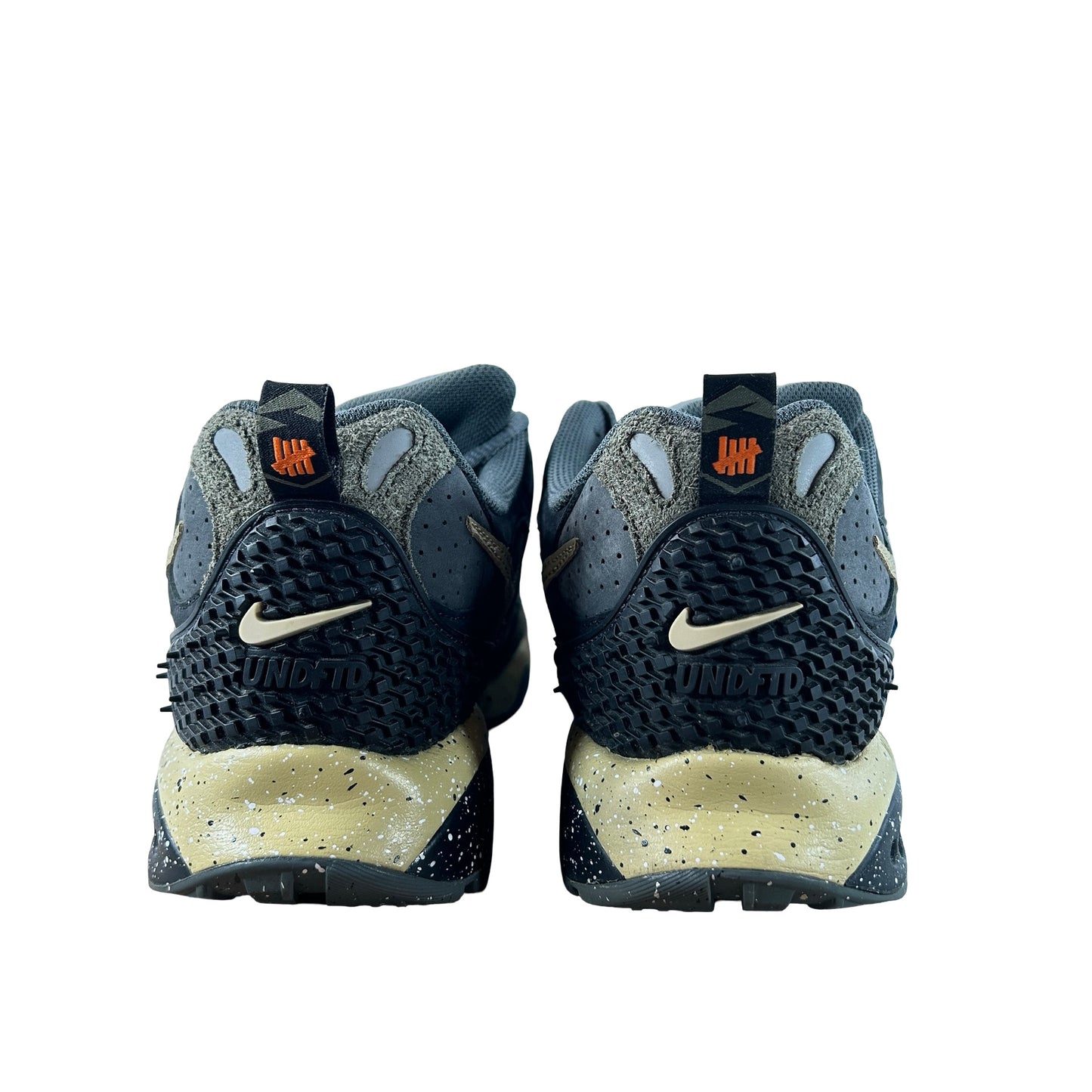 FN7546 300 Undefeated x Air Terra Humara Cargo Khaki [USED] - 9.5 M (Used)