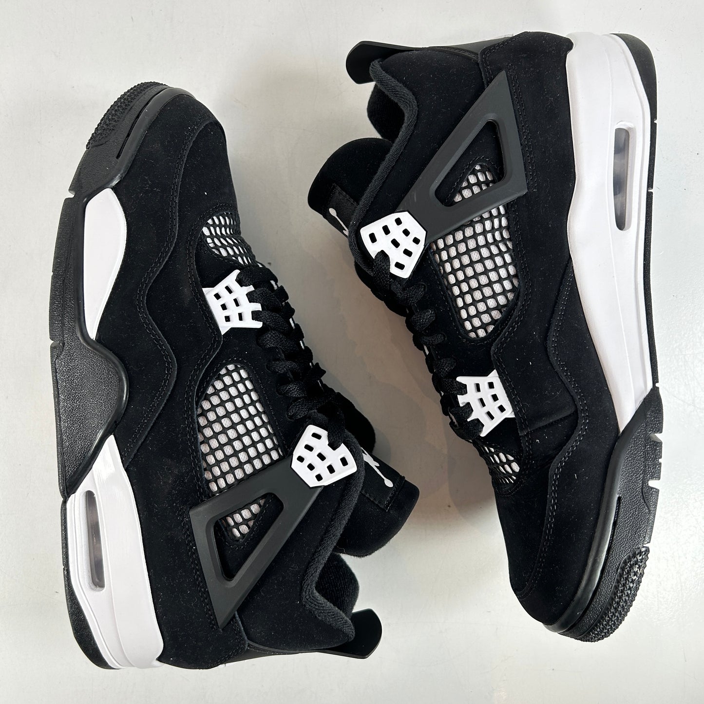 FQ8138 001  Jordan 4 Retro White Thunder [USED] - 10 M (Used2)