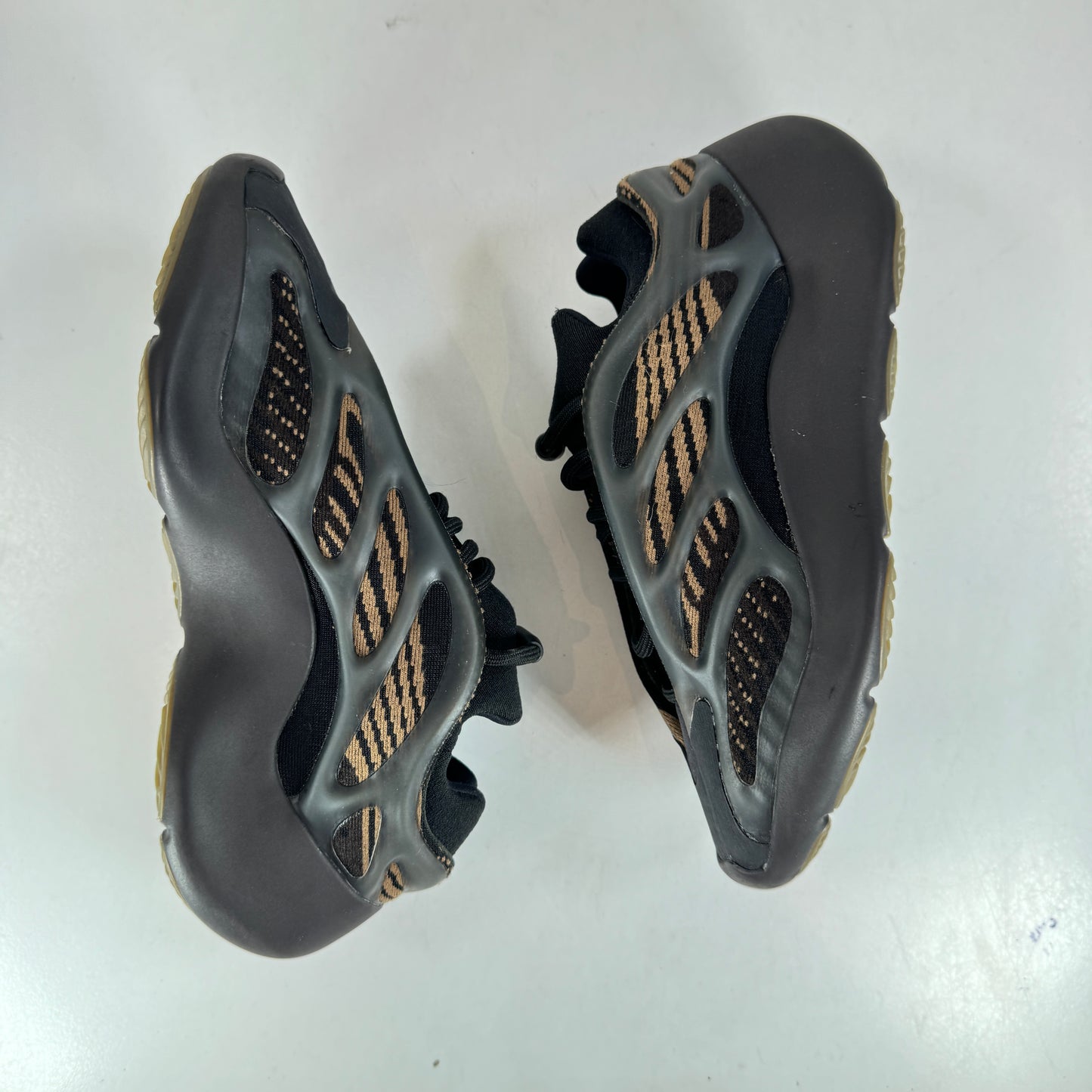GY0189 adidas Yeezy 700 V3 Clay Brown [USED] - 4.5 M (Used)