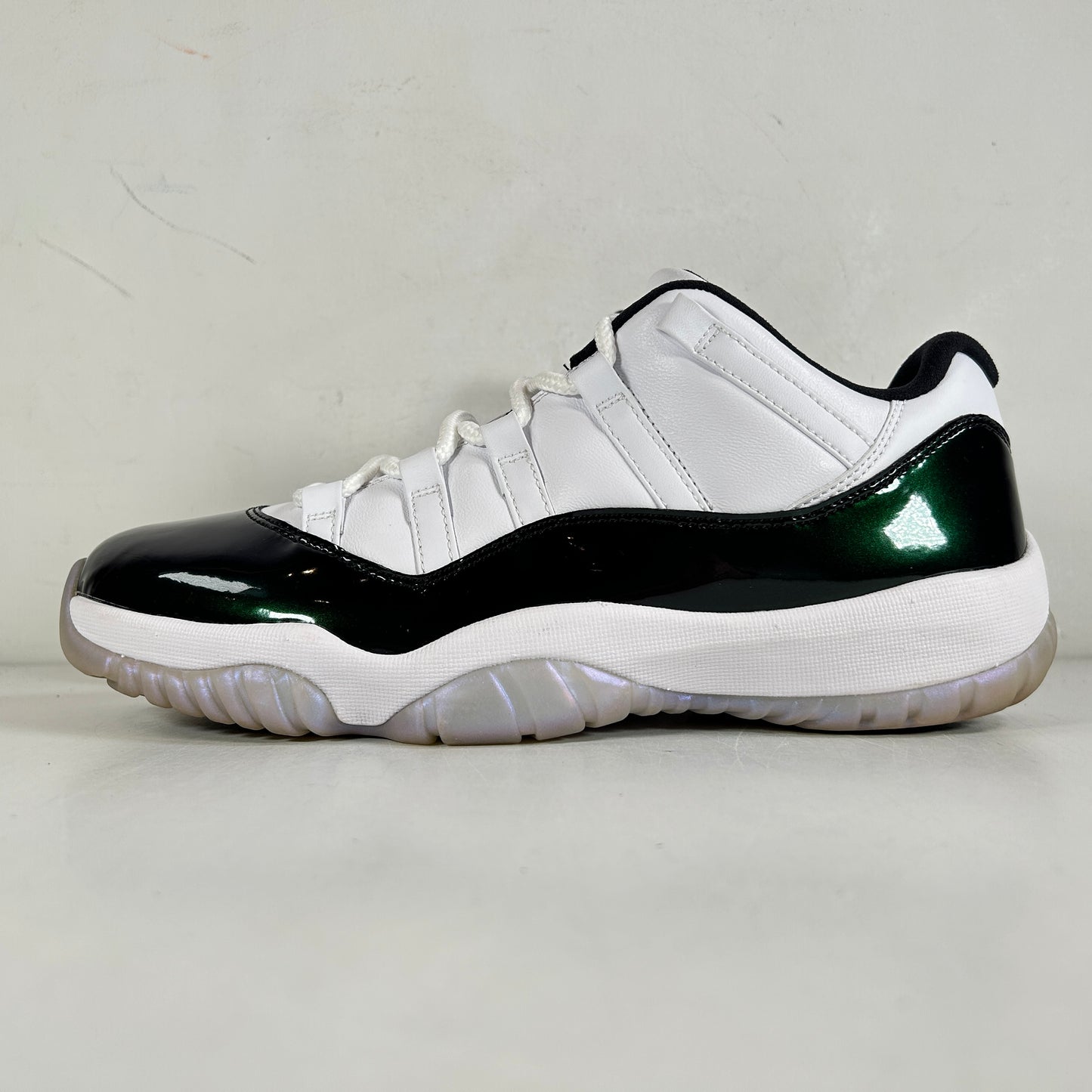 528895 145 Jordan 11 Retro Low Iridescent [USED] - 10.5 M (Used)