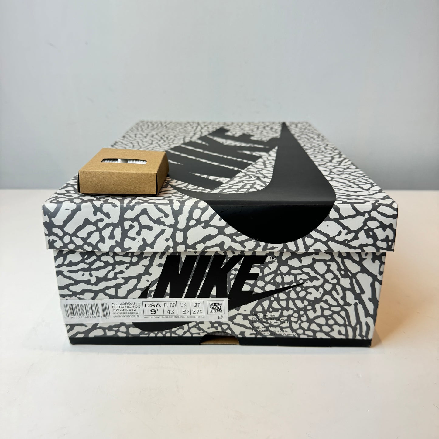 DZ5485 052 Jordan 1 Retro High OG White Cement [USED] - 9.5 M (Used)