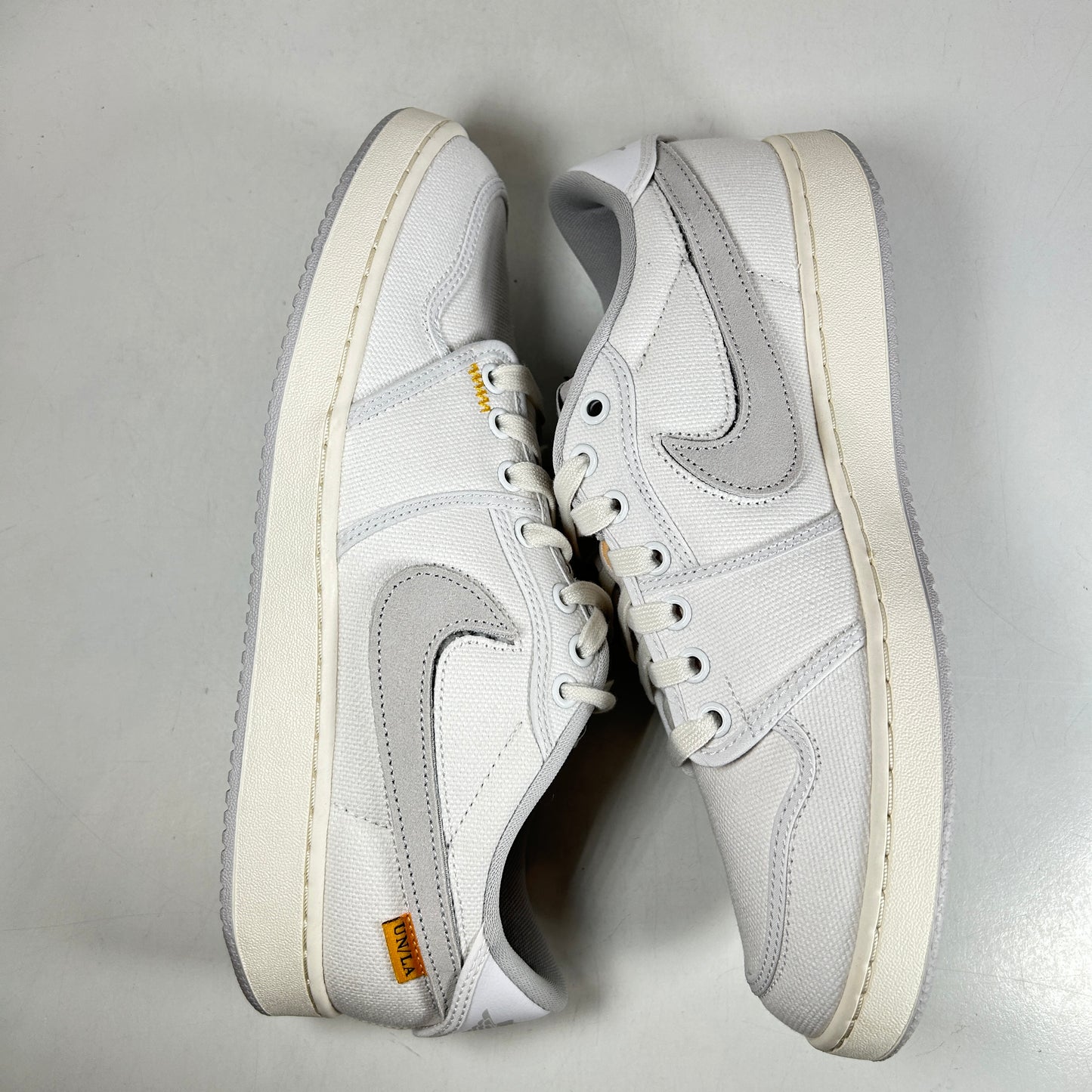 DO8912 101 Jordan 1 Retro AJKO Low SP Unión Lona Blanca