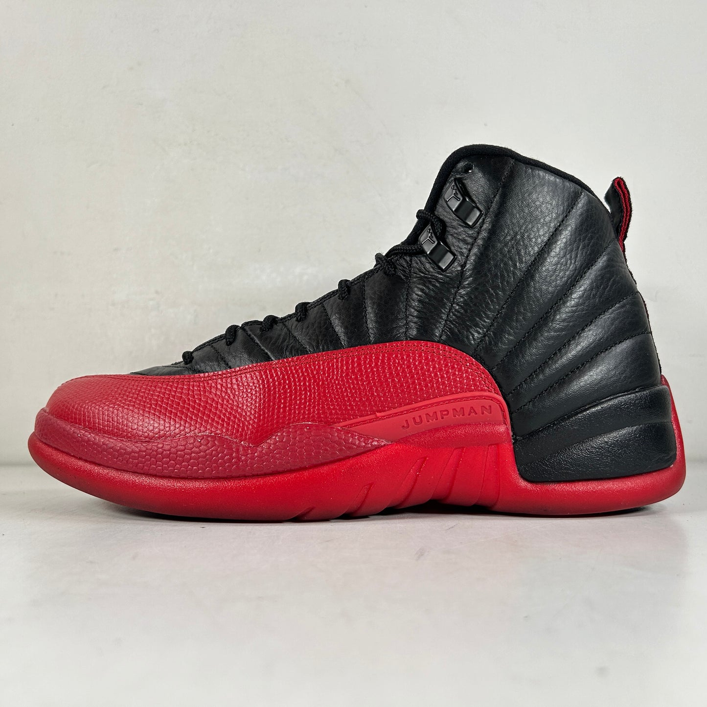 130690 002 Jordan 12 Retro Flu Game (2016) [USED] - 9 M (Used)