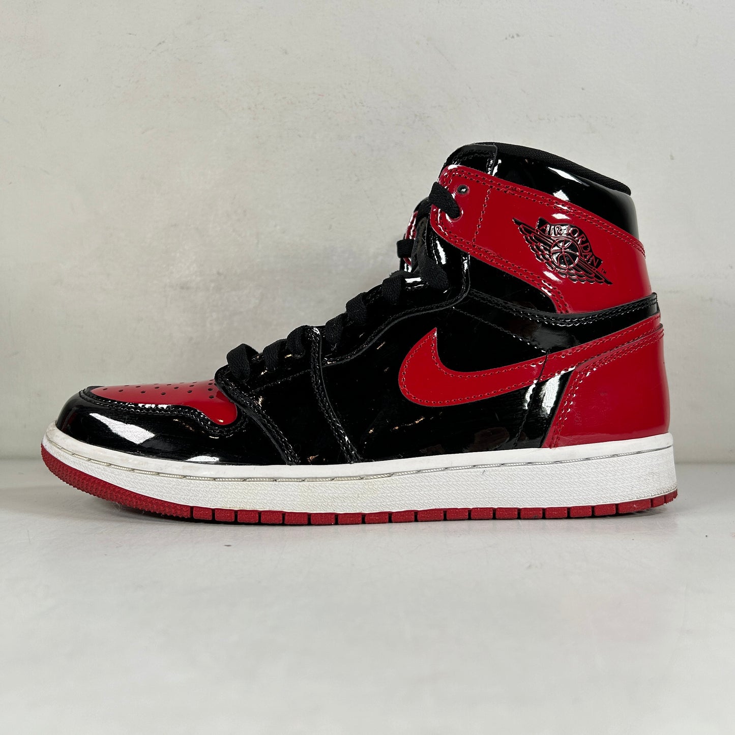 555088 063 Jordan 1 Retro High OG Patent Bred [USED] - 8.5 M (Used4)