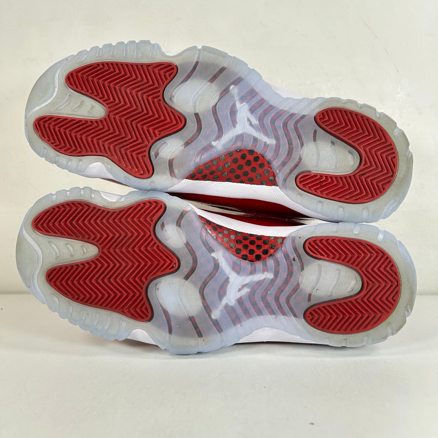 CT8012 116 Jordan 11 Retro Cherry (2022) [USED] - 8 M (Used2)