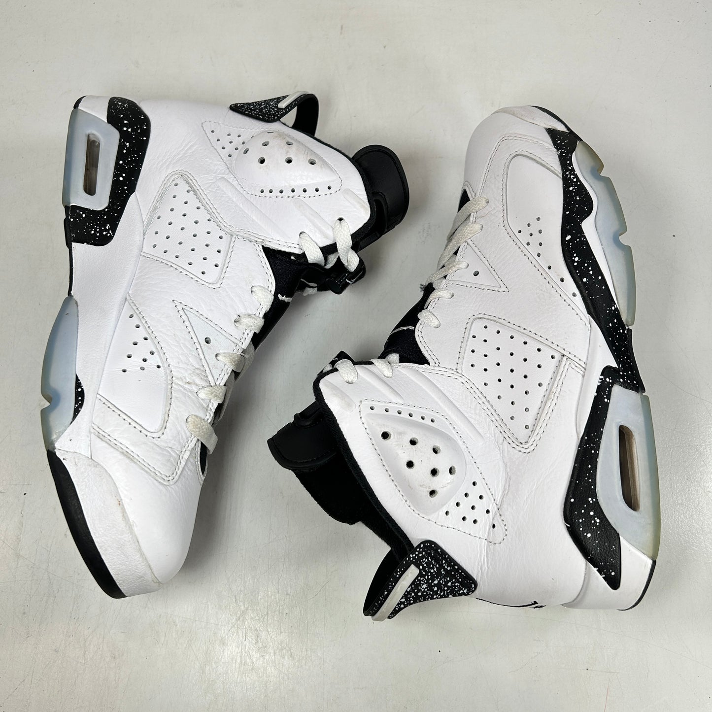 CT8529 112 Jordan 6 Retro Reverse Oreo [USED] - 9 M (Used)