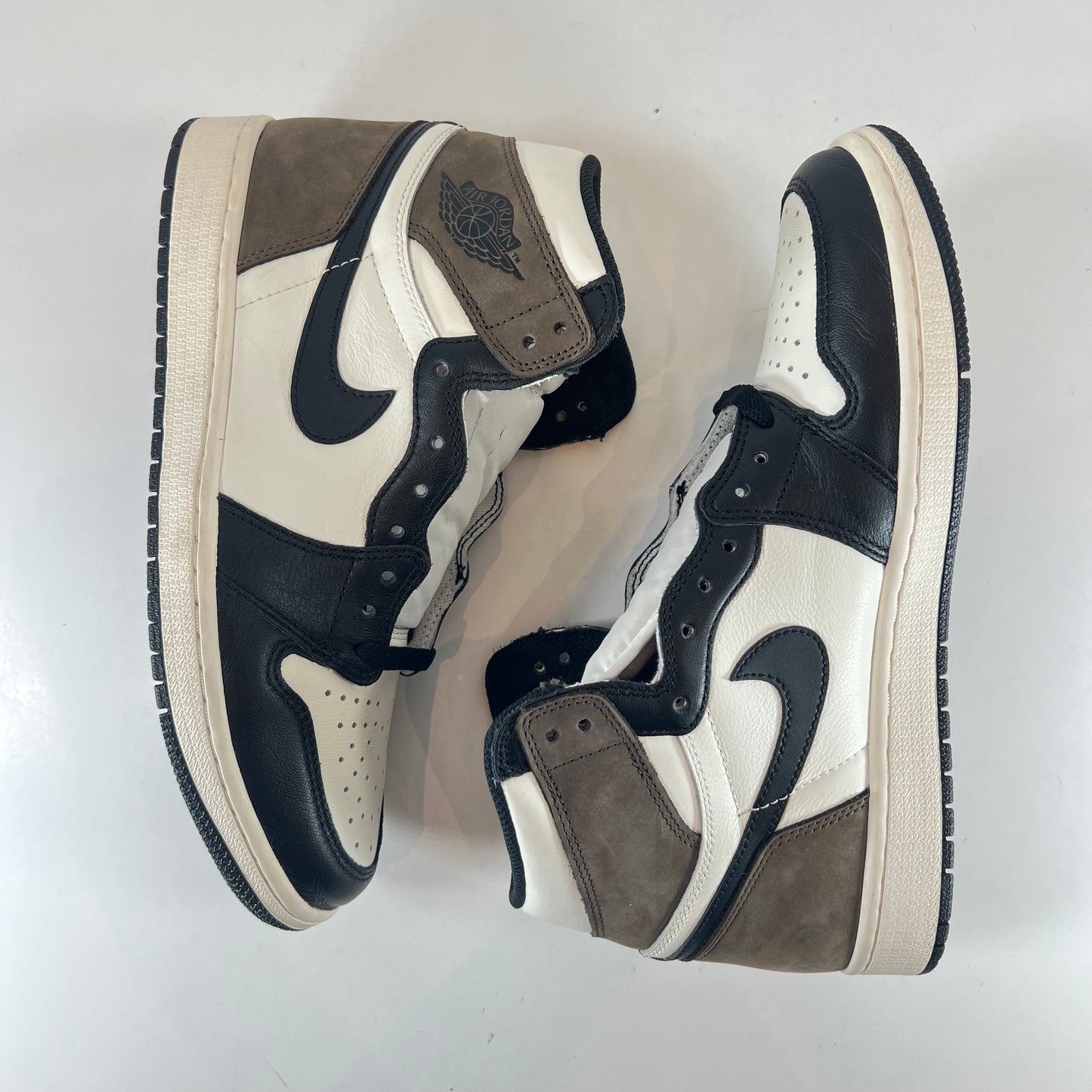 555088 105 Jordan 1 Mocha [USED] - 9.5 M (Used)