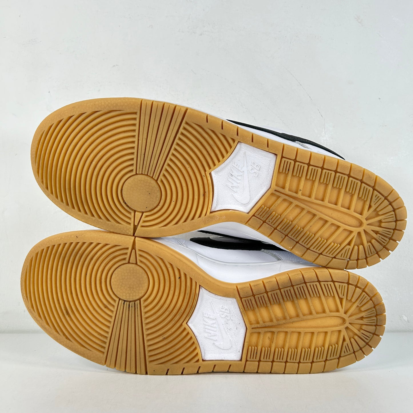 CD2563 101 Nike SB Dunk Low Pro White Gum [USED] - 9.5 M (Used)
