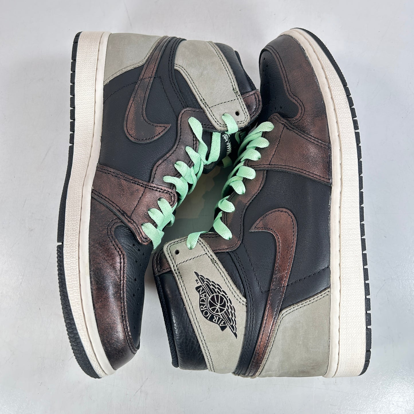 555088 033 Jordan 1 Retro High Light Army Rust Shadow Patina [USED] - 9.5 M (Used)