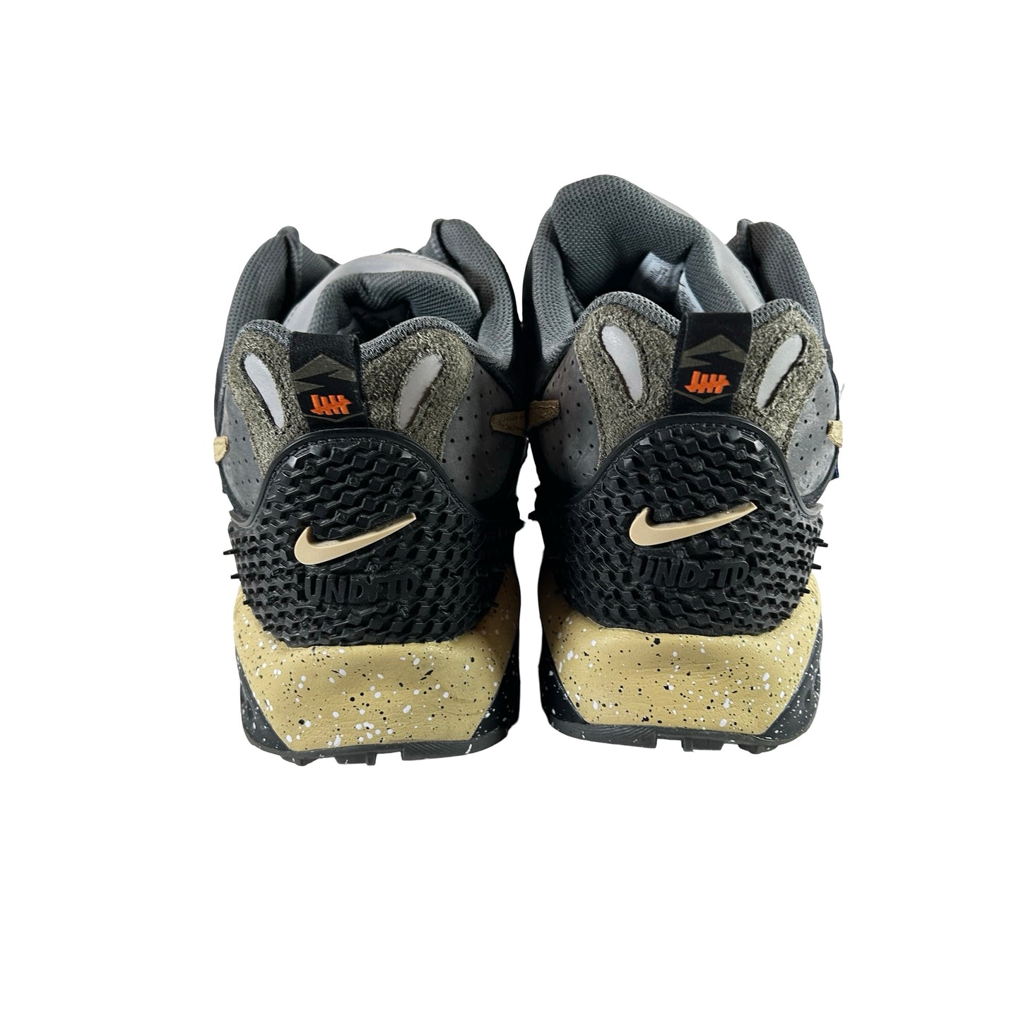 FN7546 300 Undefeated x Air Terra Humara Cargo Khaki [USED] - 13 M (Used2)