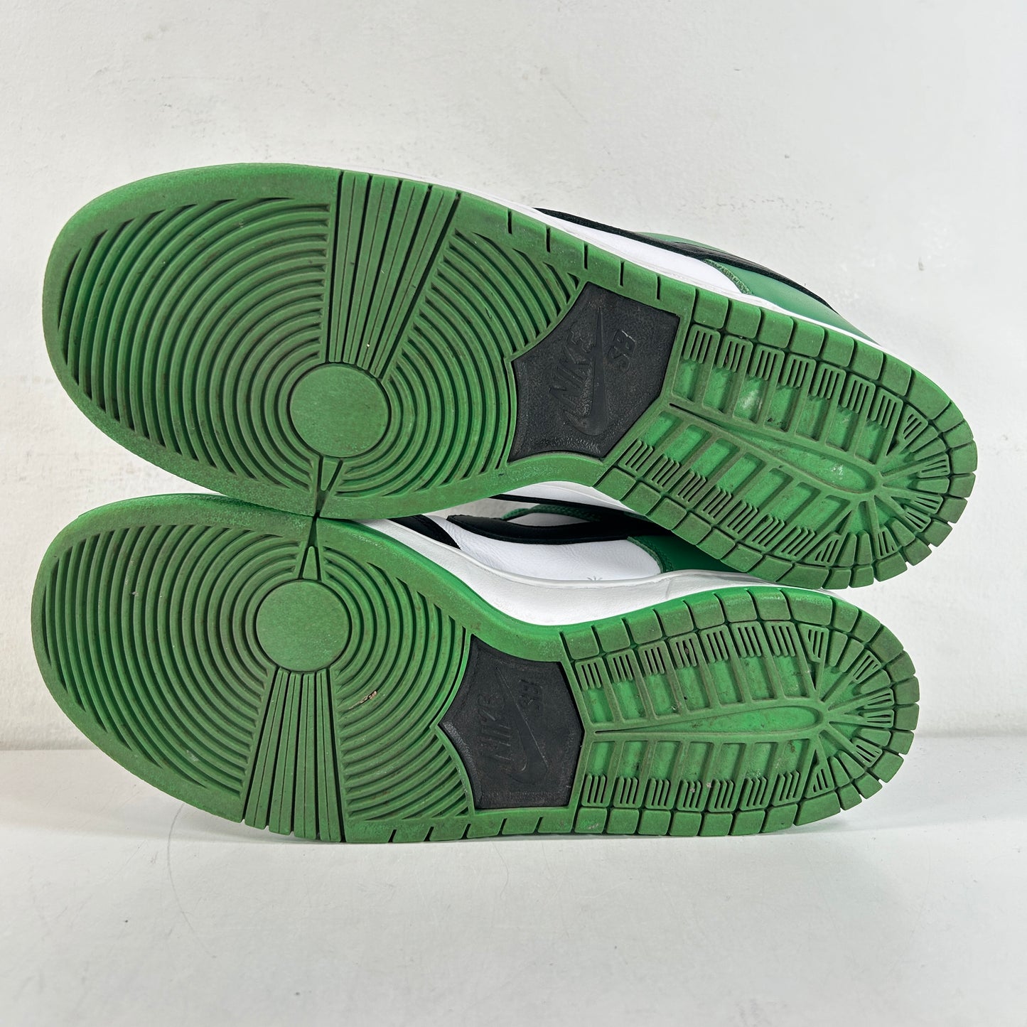 BQ6817 302 Nike SB Dunk Low Classic Green [USED] - 9 M (Used)