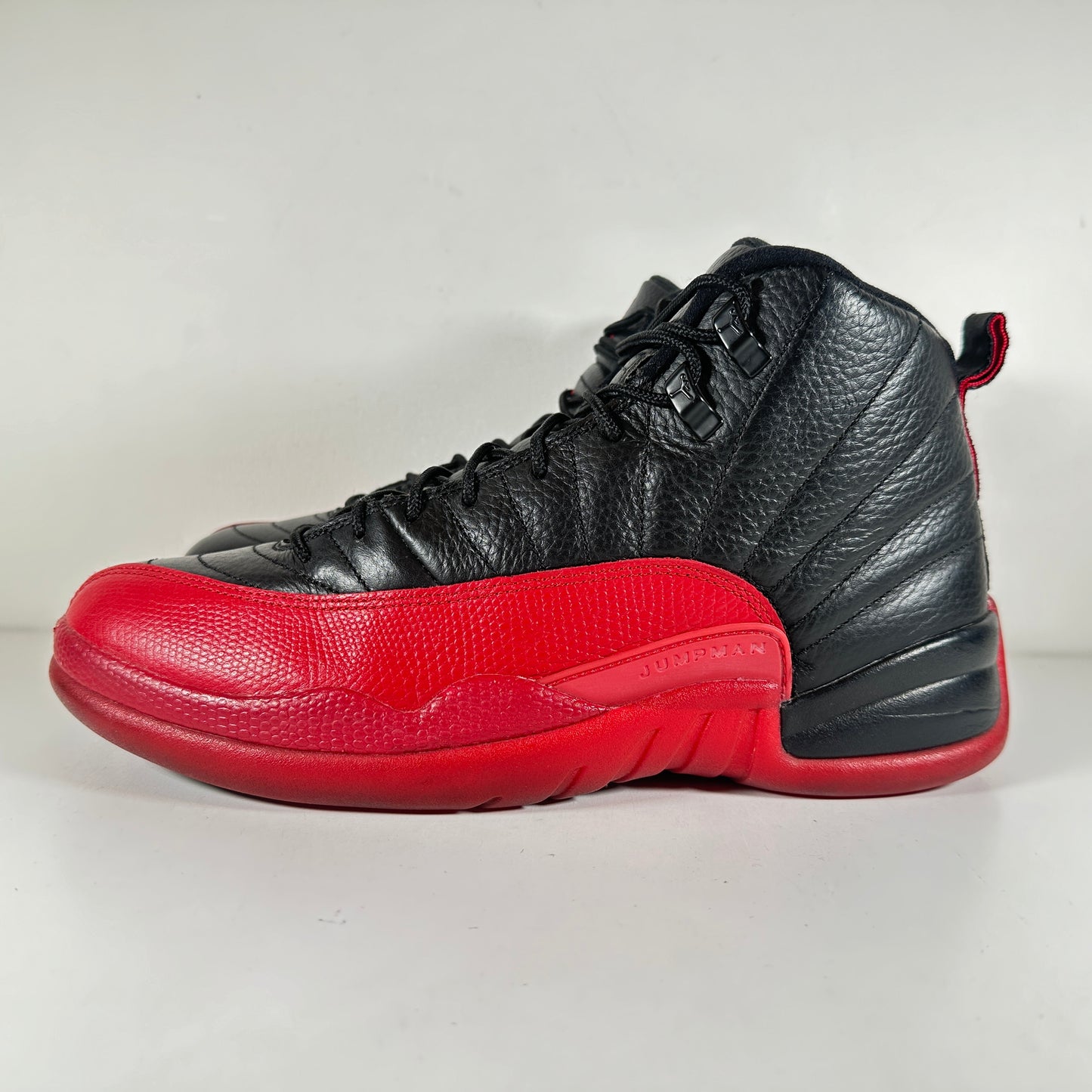 130690 002 Jordan 12 Retro Flu Game (2016) [USED] - 10 M (Used)