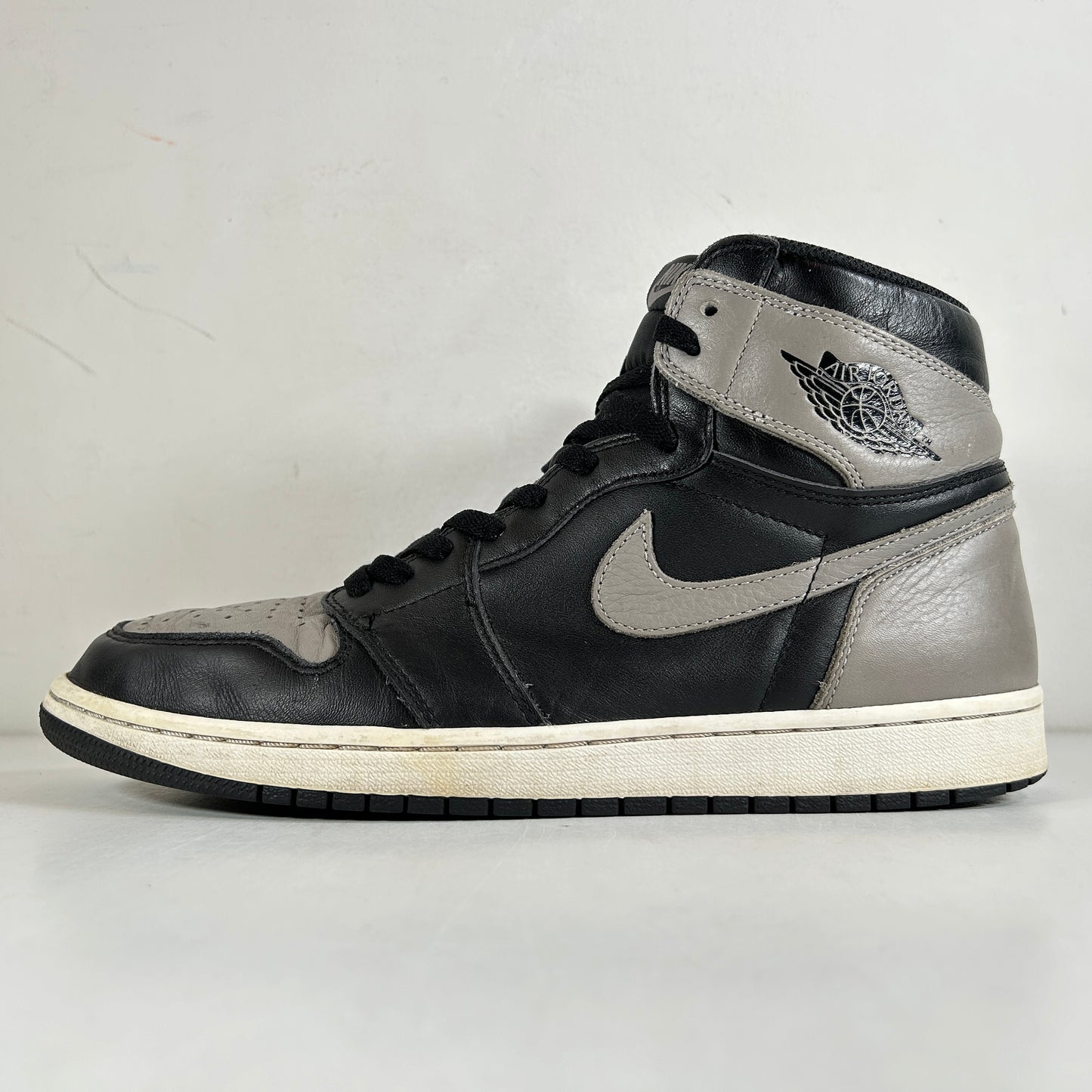 555088 013 Jordan 1 Sombra (2018)