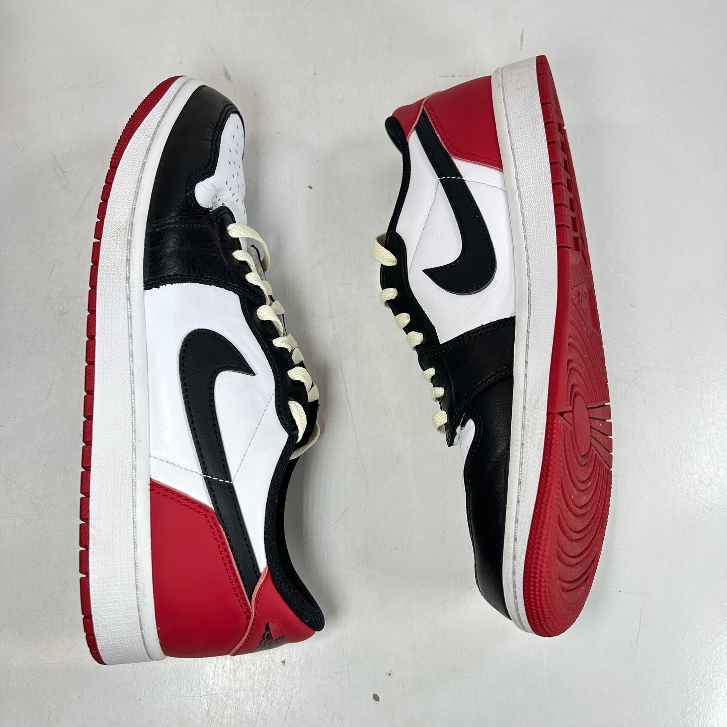 CZ0790 106  Jordan 1 Retro Low OG Black Toe (2023) [USED] - 10 M (Used)